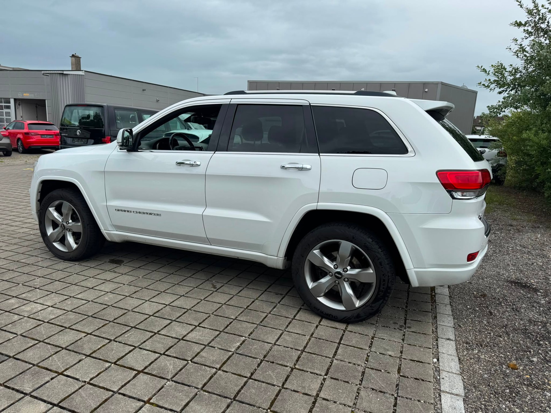 JEEP Grand Cherokee 3.0 CRD Limited Automatic-image-3
