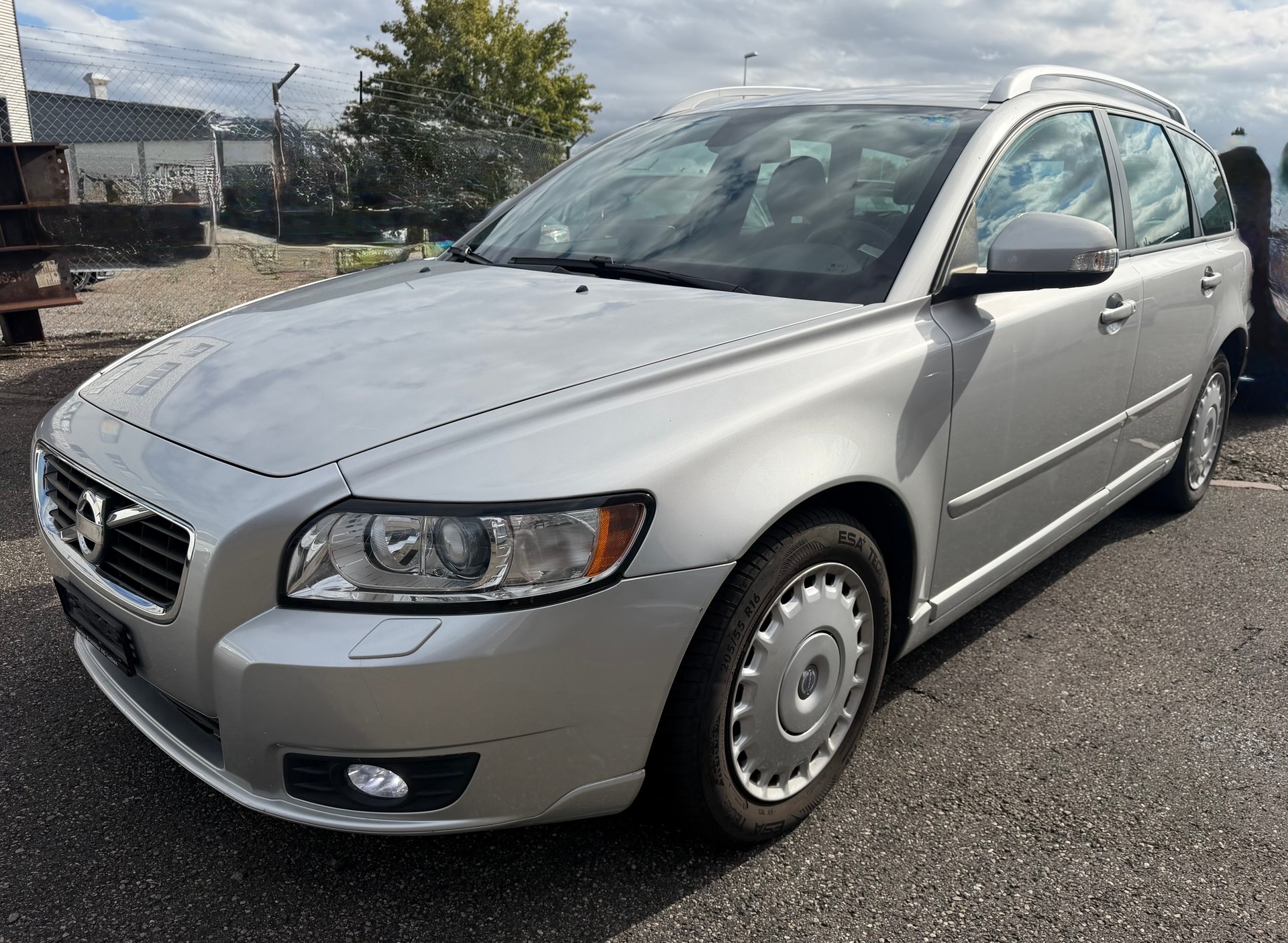 VOLVO V50 D3 Kinetic Geartronic-image-1