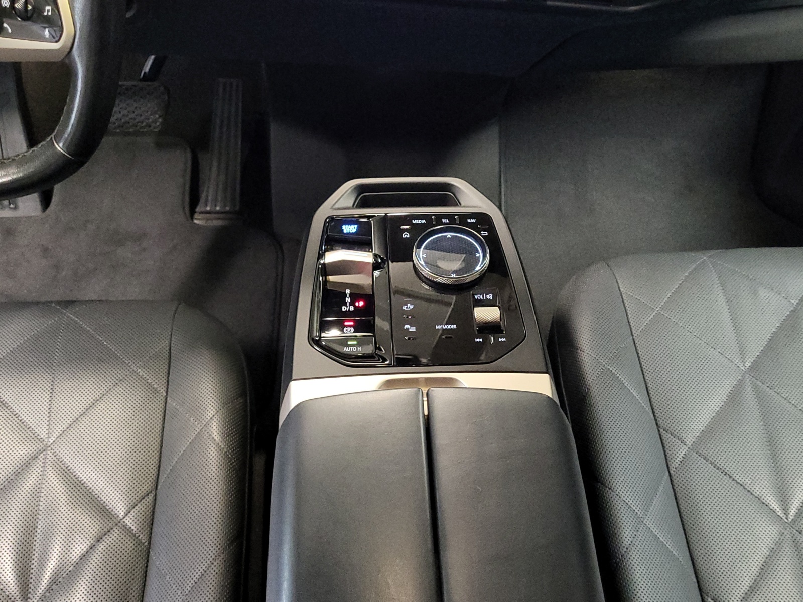 BMW iX xDrive40-image-14