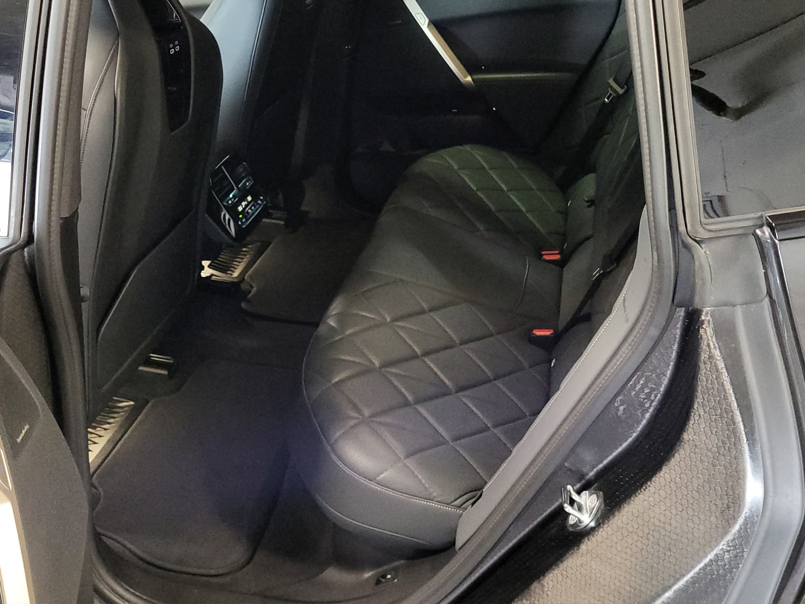 BMW iX xDrive40-image-18