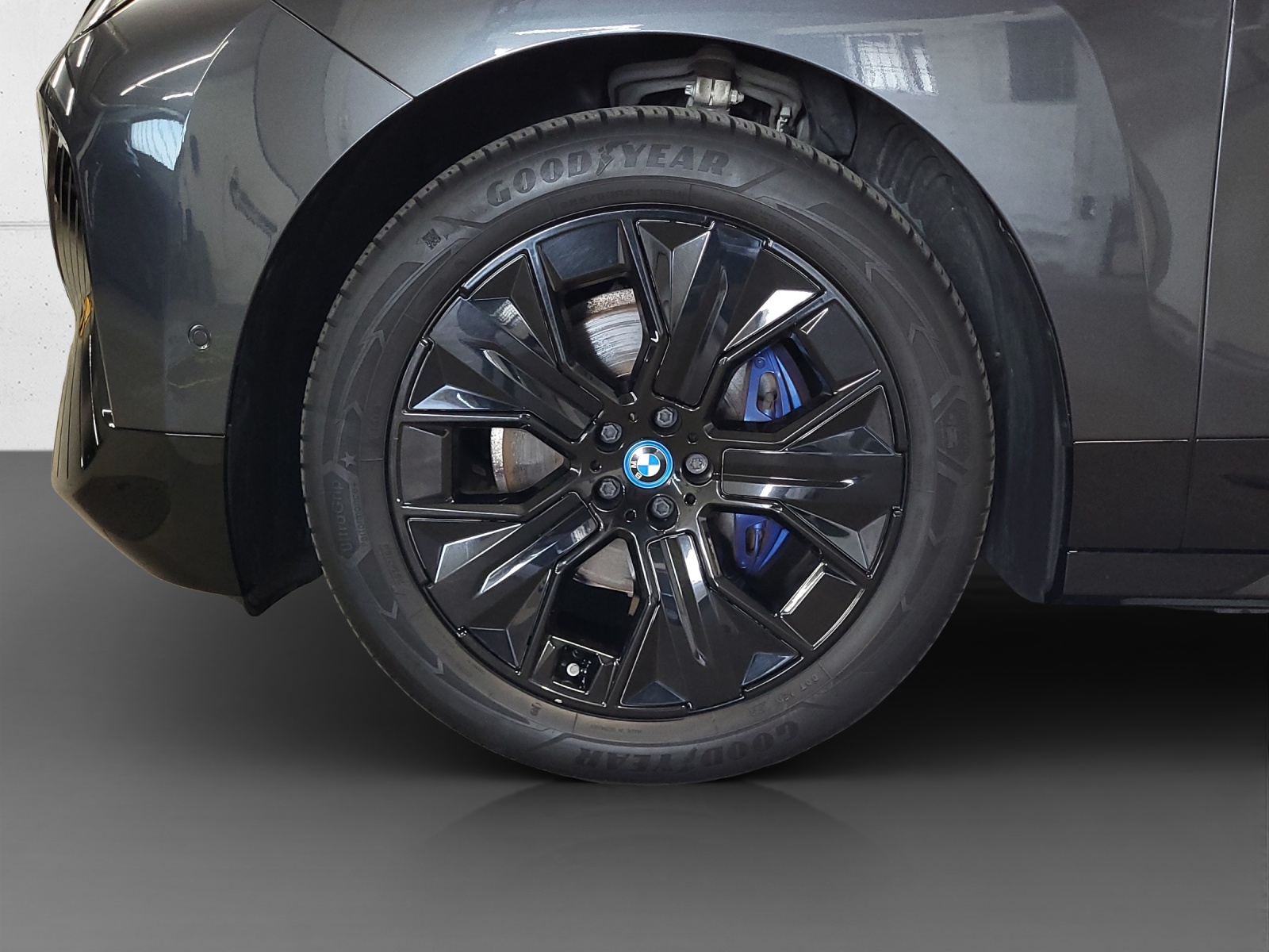 BMW iX xDrive40-image-8