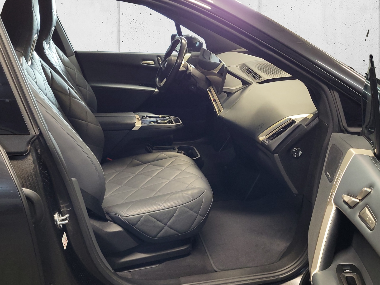 BMW iX xDrive40-image-17