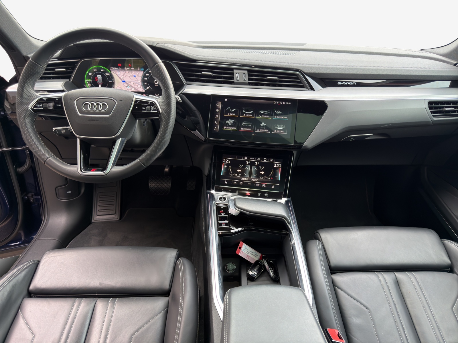 AUDI e-tron 55 S Line Black Edition quattro-image-8