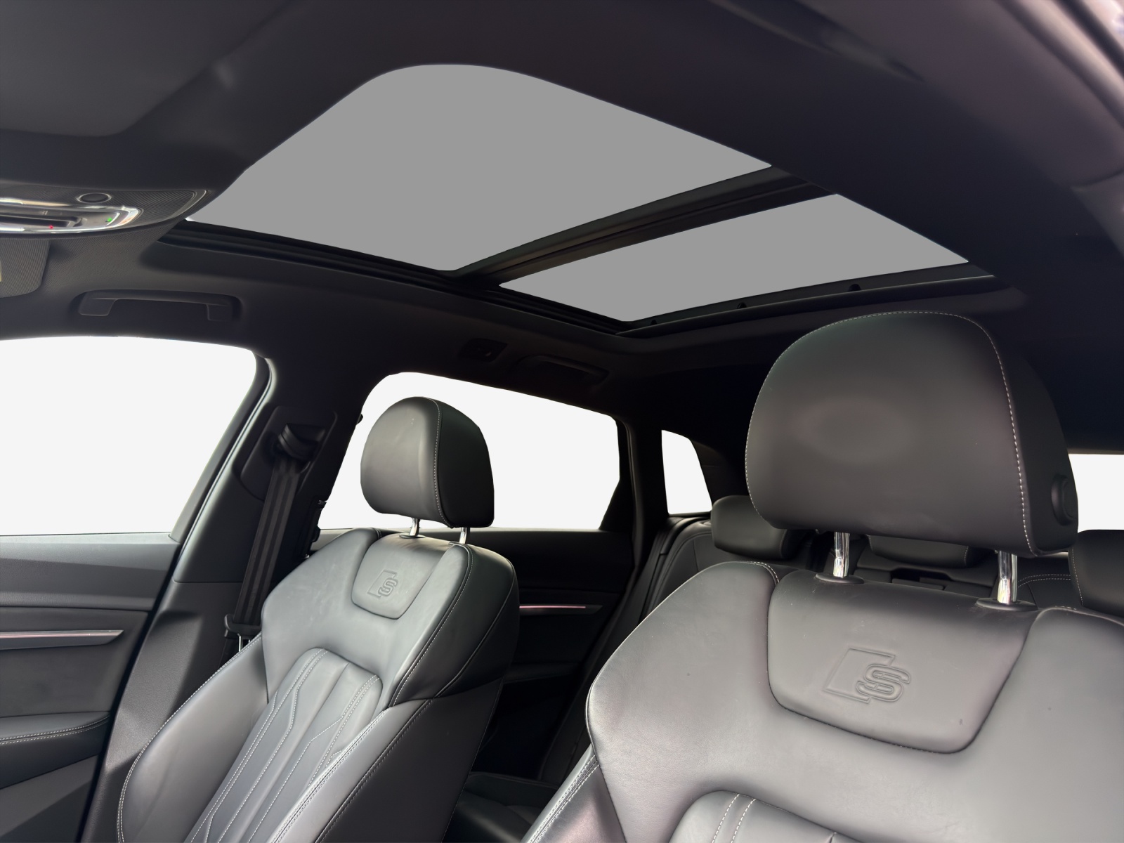 AUDI e-tron 55 S Line Black Edition quattro-image-14