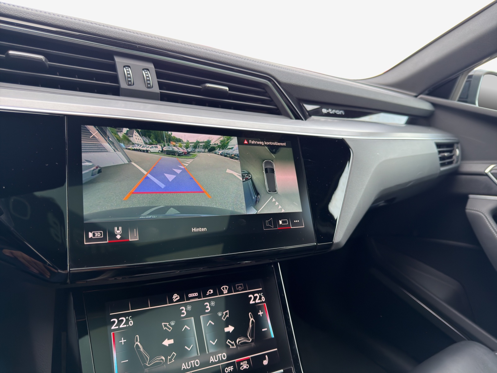 AUDI e-tron 55 S Line Black Edition quattro-image-15