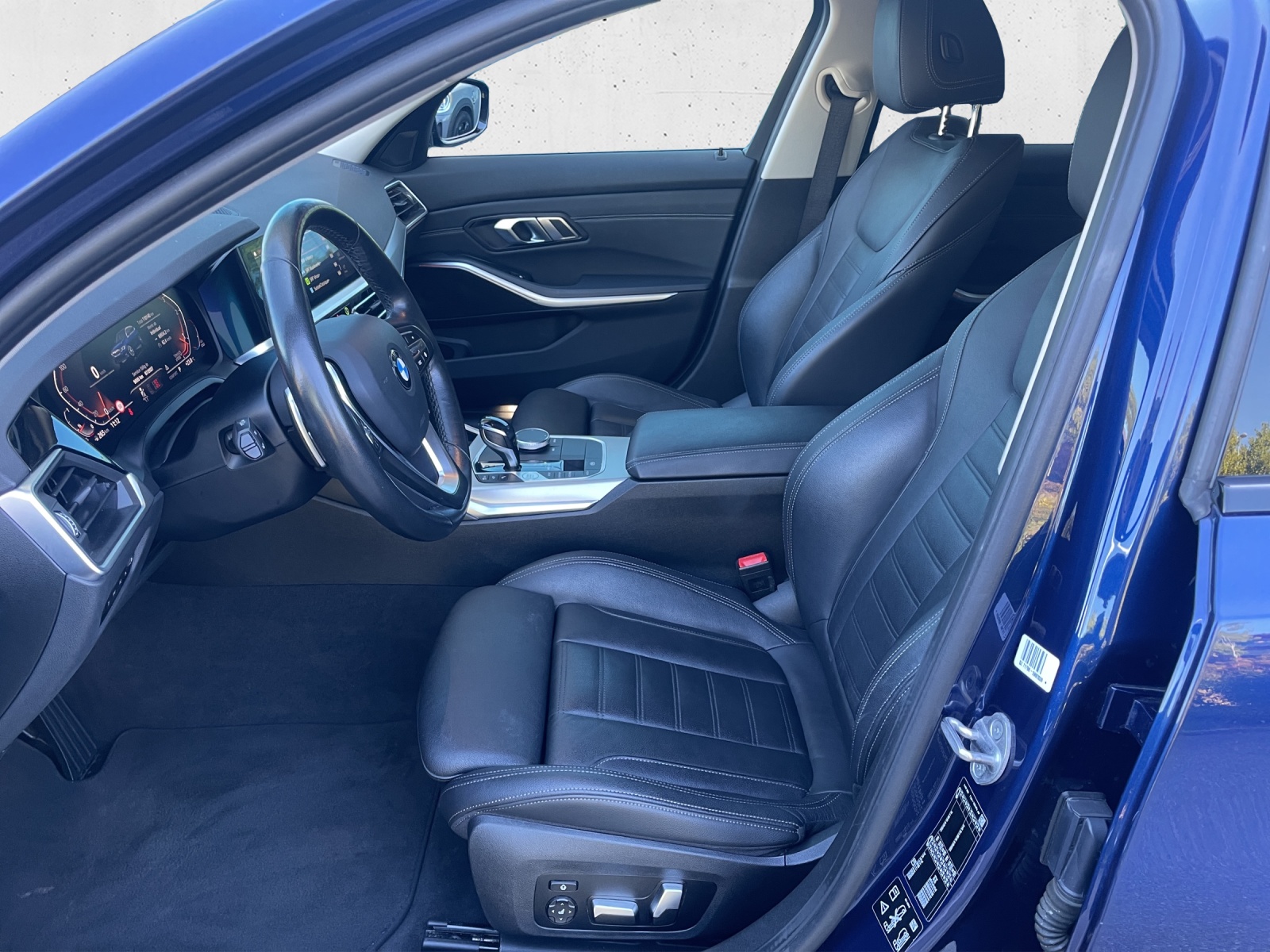 BMW 320d xDrive 48V Touring-image-9