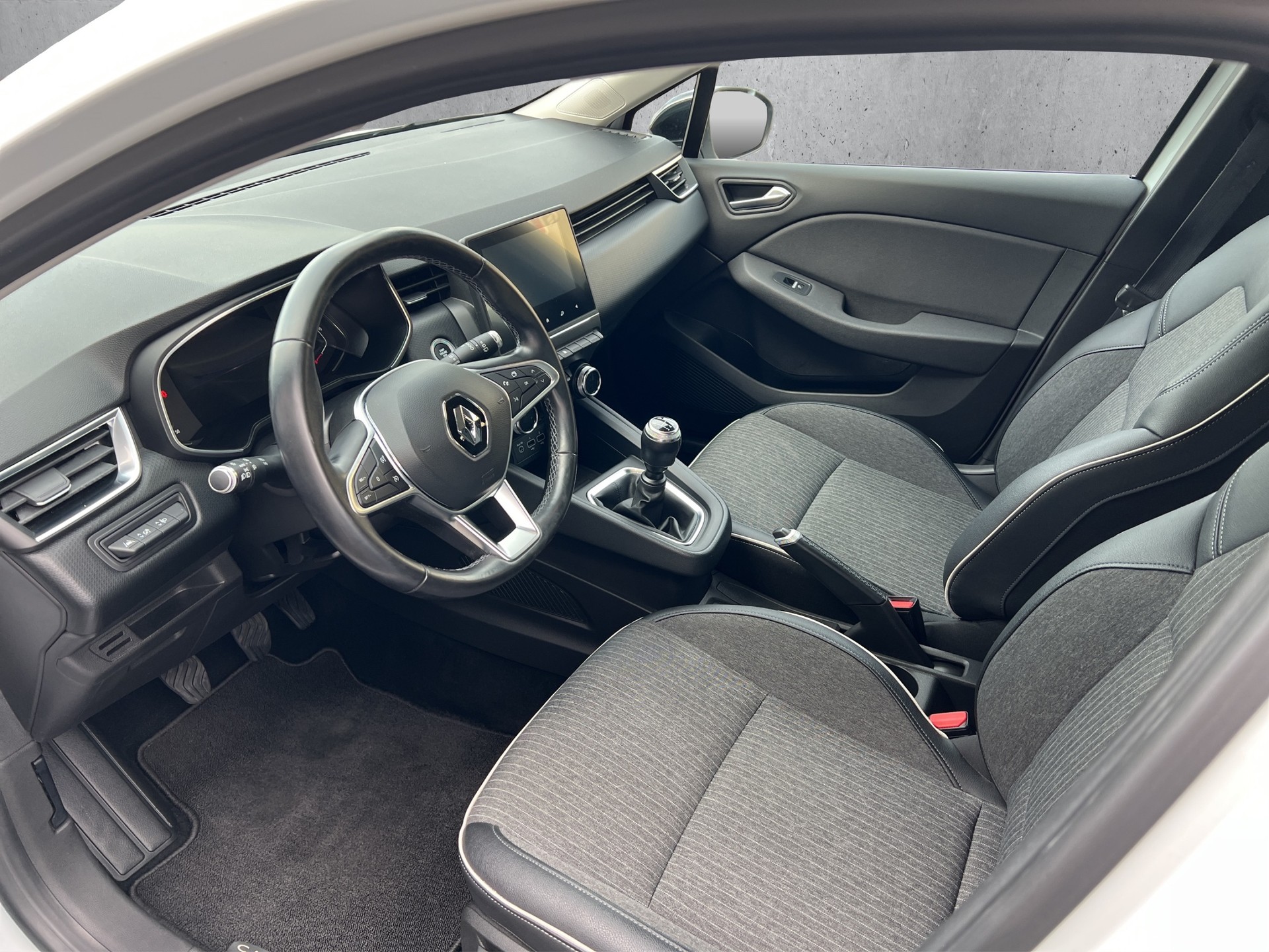RENAULT Clio 1.0 Intens-image-8