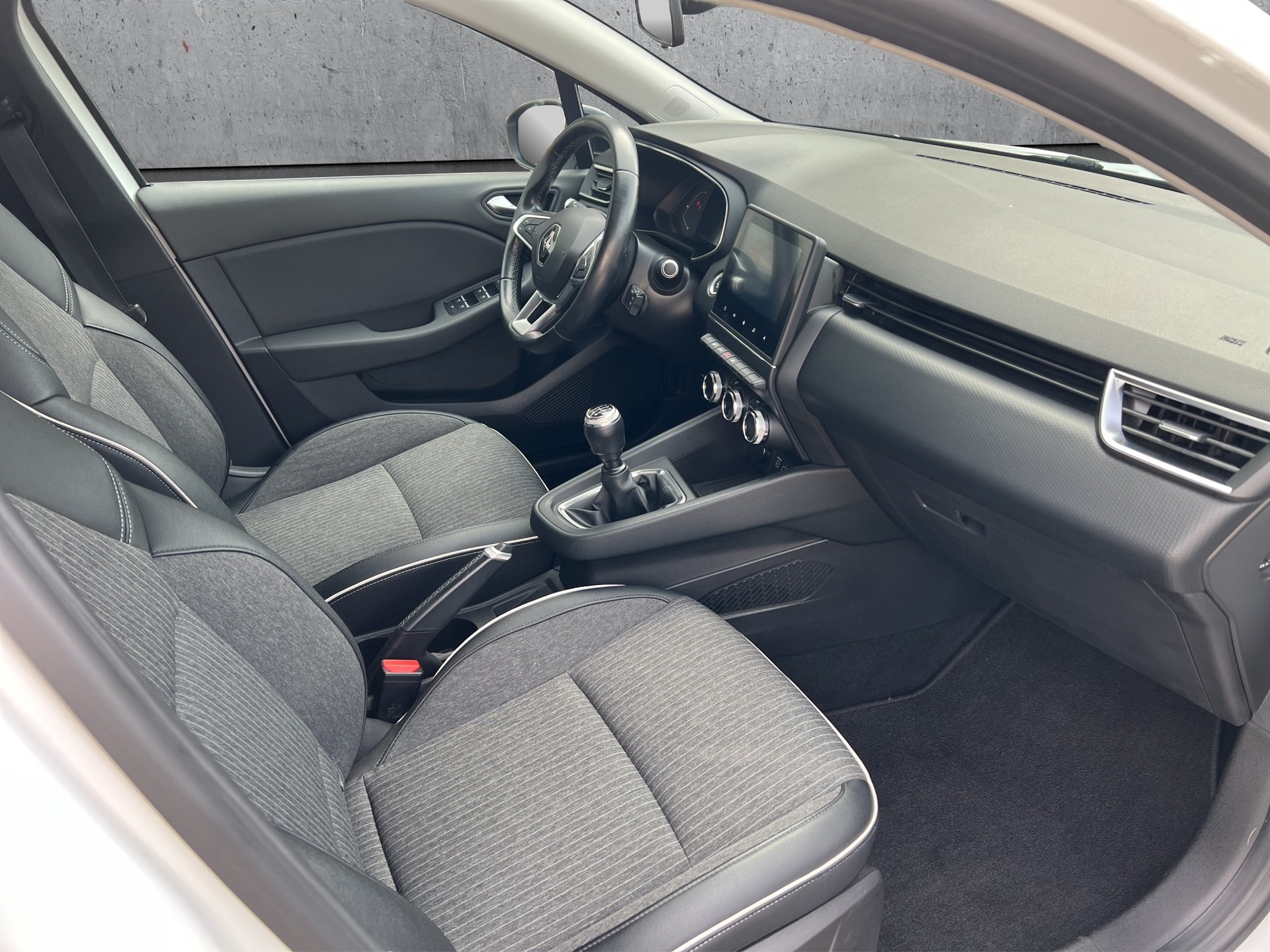 RENAULT Clio 1.0 Intens-image-9