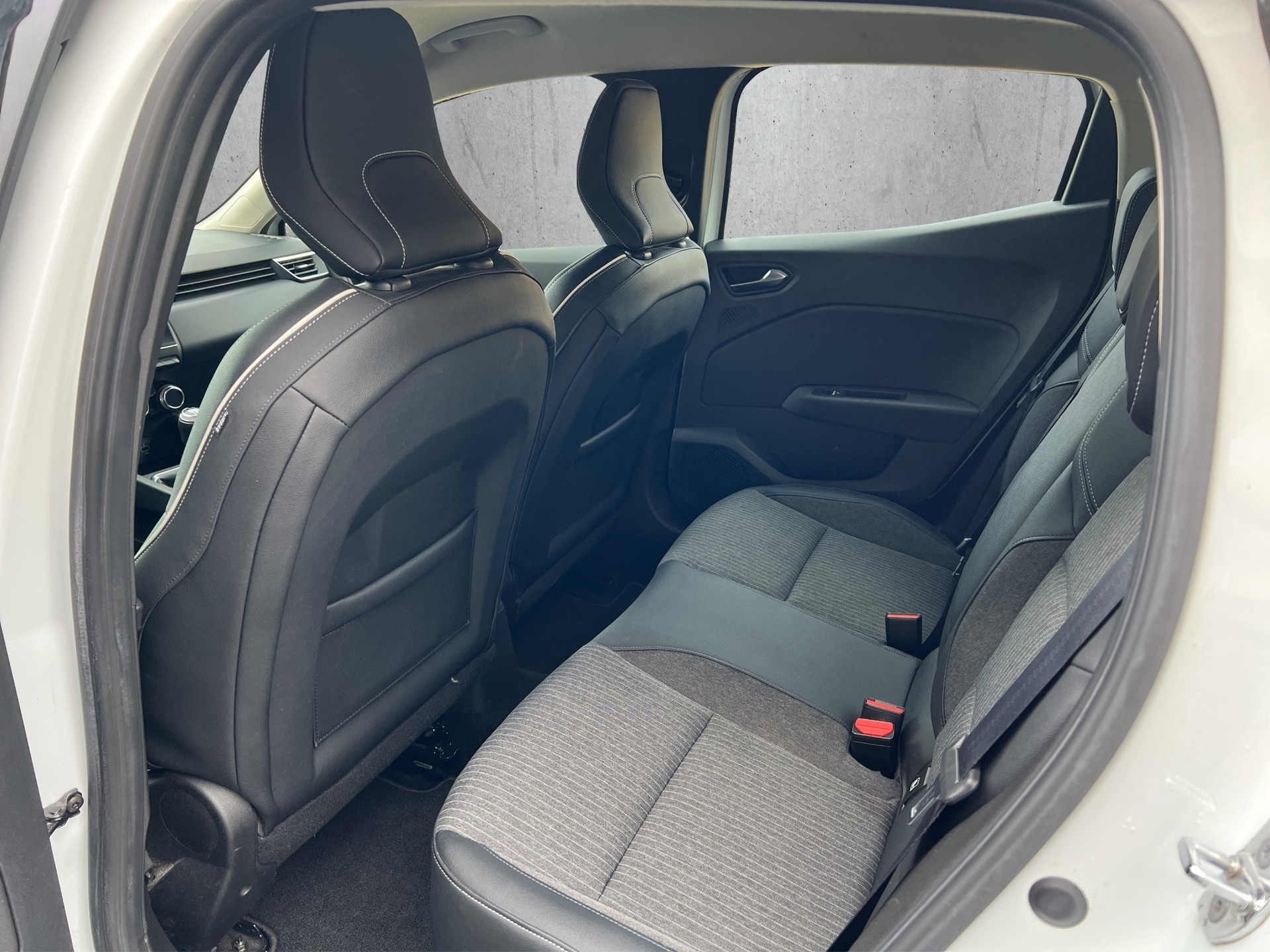 RENAULT Clio 1.0 Intens-image-10