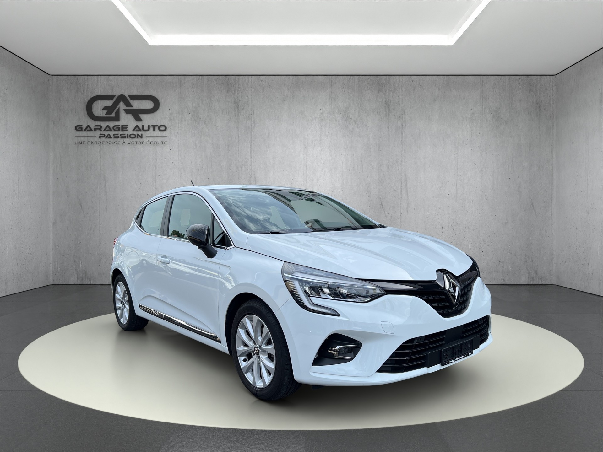 RENAULT Clio 1.0 Intens-image-0