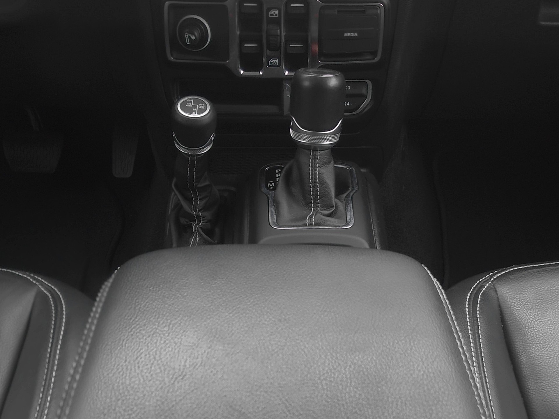JEEP Wrangler 2.0 PHEV Unlimited Sahara DT Automatic-image-8