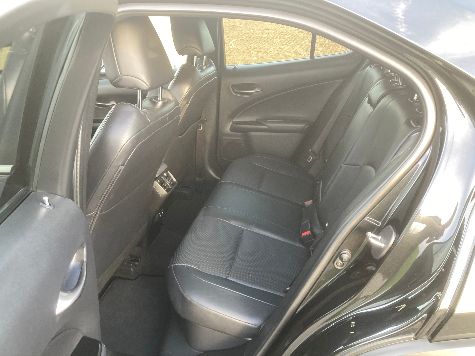 LEXUS UX 250h Impression AWD Automatic-image-6