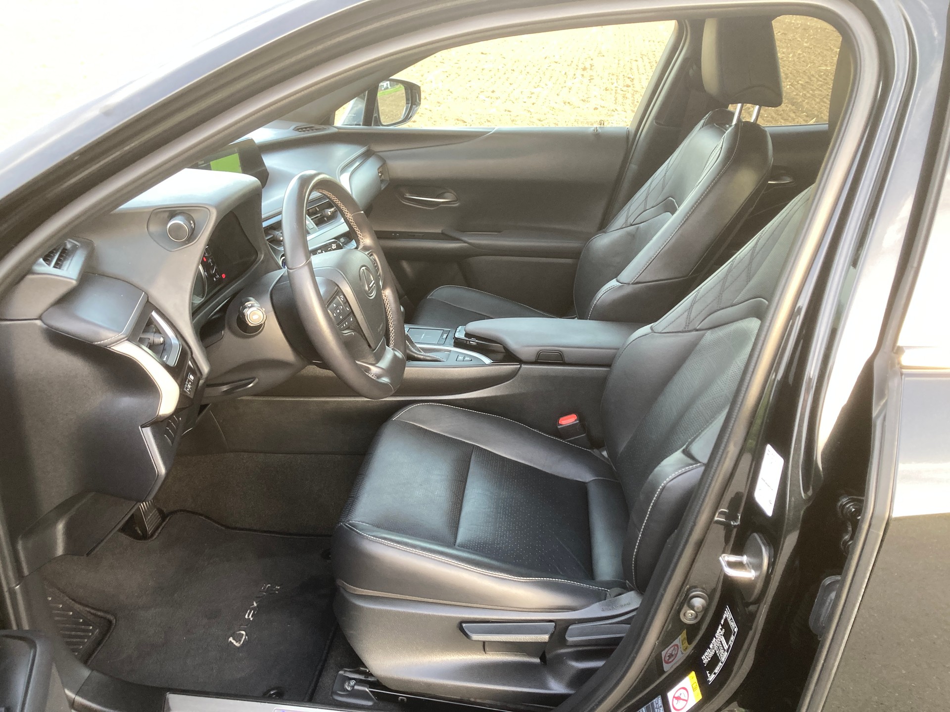 LEXUS UX 250h Impression AWD Automatic-image-7