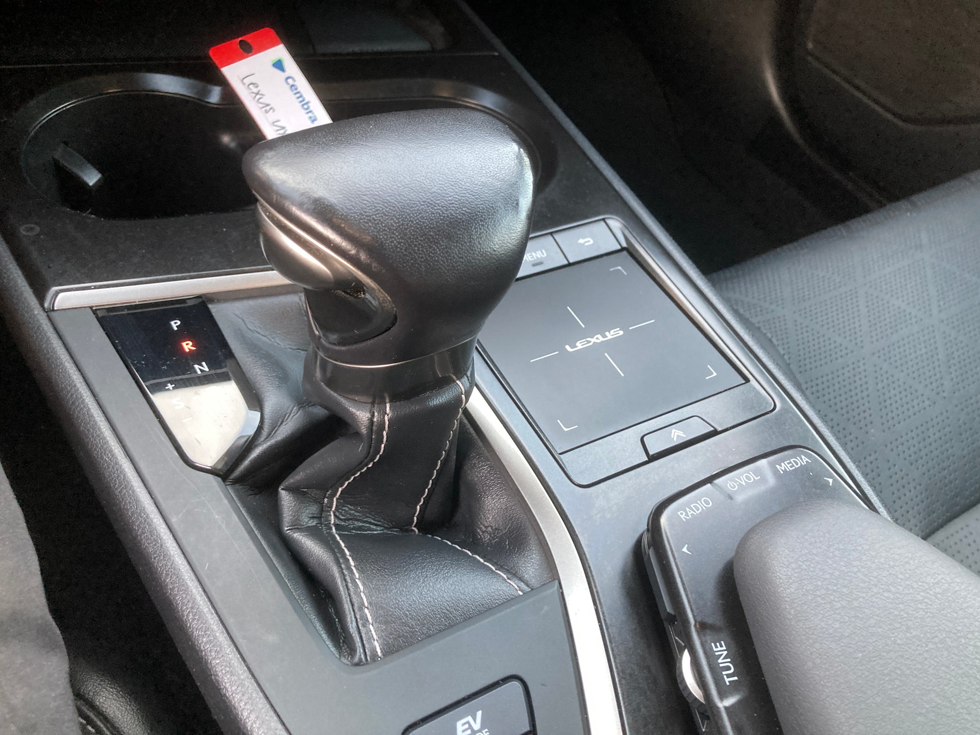 LEXUS UX 250h Impression AWD Automatic-image-11