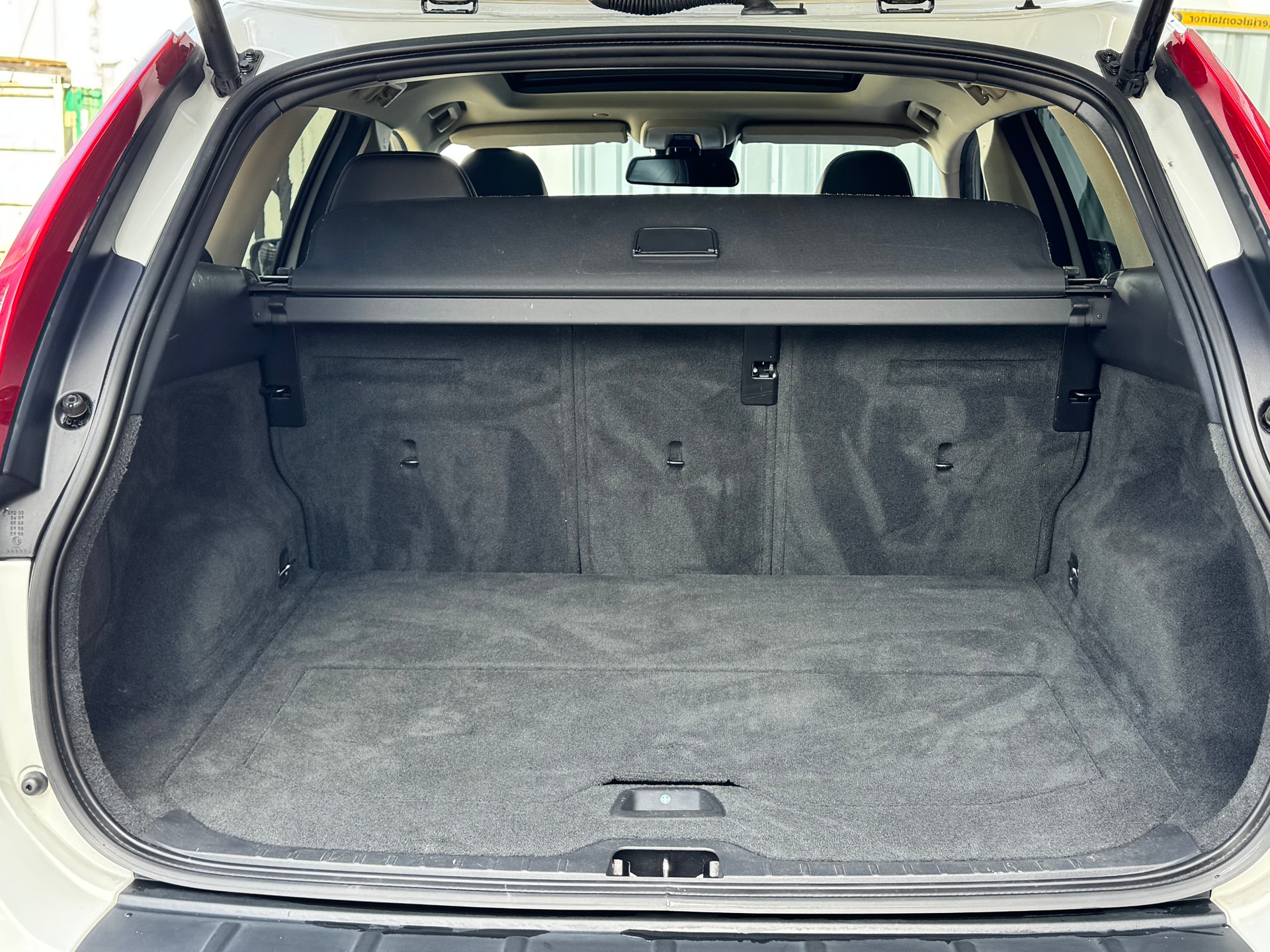 VOLVO XC60 D5 AWD Summum+Aut+Leder mit Memory+Sitzheizung+Navi+Bluettooth+Rückfahrkamera+18"Alu+Winterräder+frisch ab MFK/Service+-image-7