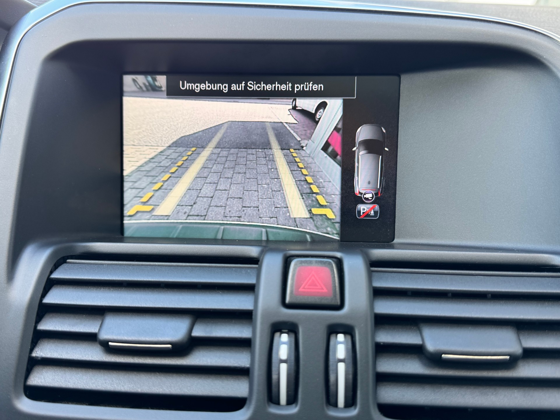 VOLVO XC60 D5 AWD Summum+Aut+Leder mit Memory+Sitzheizung+Navi+Bluettooth+Rückfahrkamera+18"Alu+Winterräder+frisch ab MFK/Service+-image-23