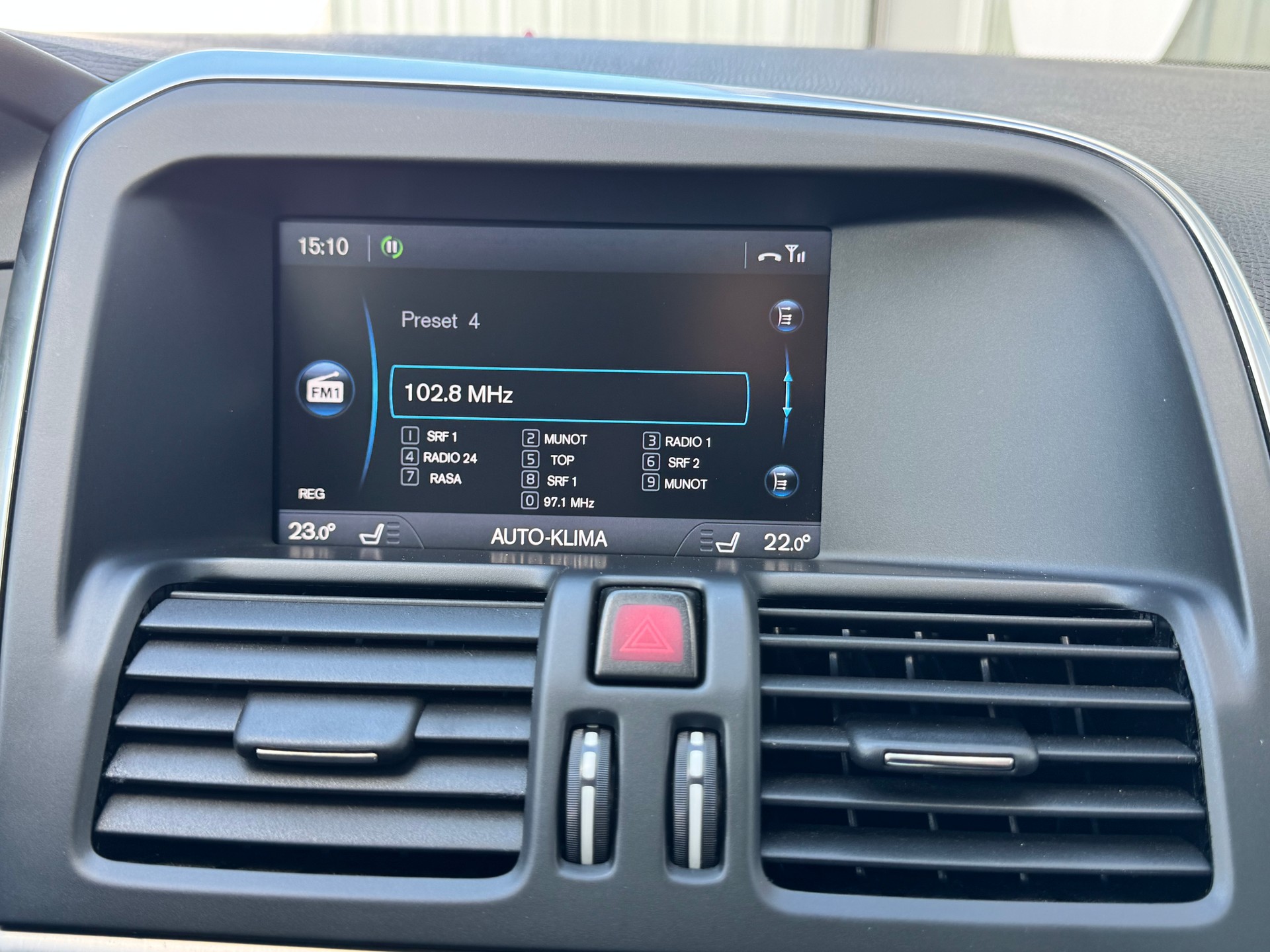 VOLVO XC60 D5 AWD Summum+Aut+Leder mit Memory+Sitzheizung+Navi+Bluettooth+Rückfahrkamera+18"Alu+Winterräder+frisch ab MFK/Service+-image-19