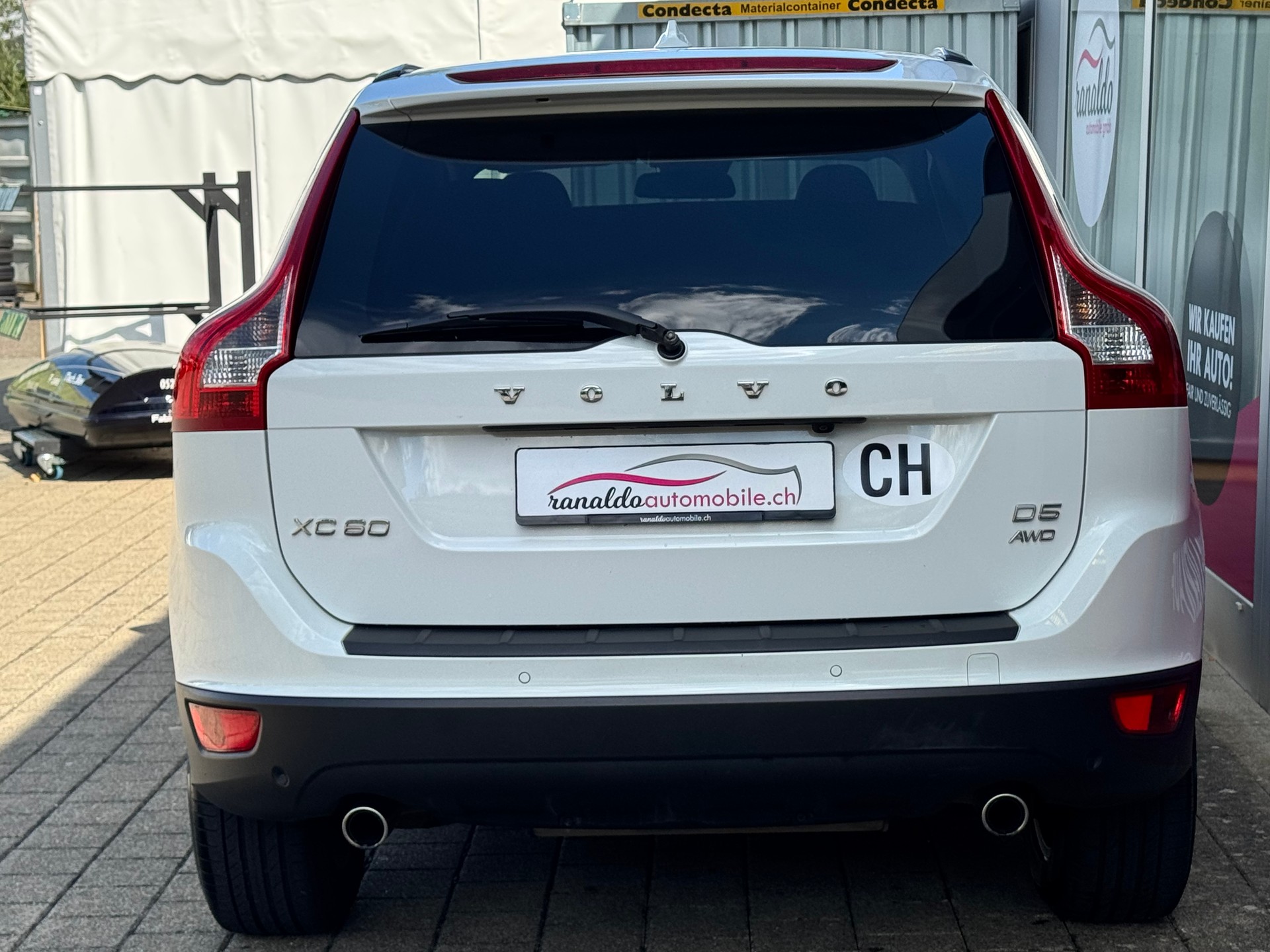 VOLVO XC60 D5 AWD Summum+Aut+Leder mit Memory+Sitzheizung+Navi+Bluettooth+Rückfahrkamera+18"Alu+Winterräder+frisch ab MFK/Service+-image-6
