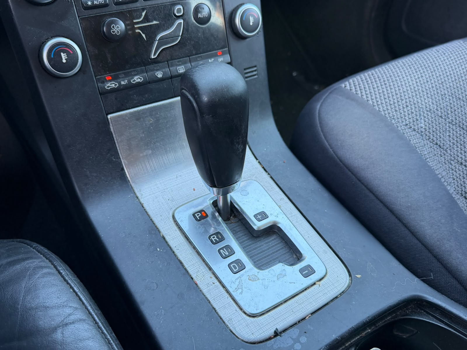 VOLVO V70 2.4D Kinetic Geartronic-image-14