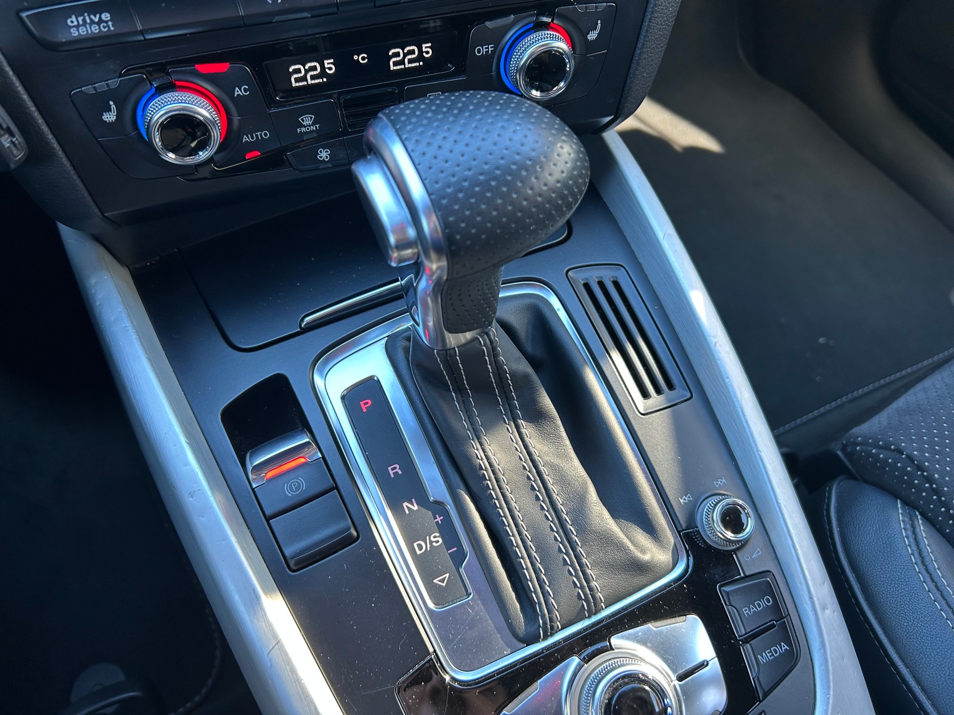 AUDI Q5 2.0 TDI quattro S-tronic-image-12