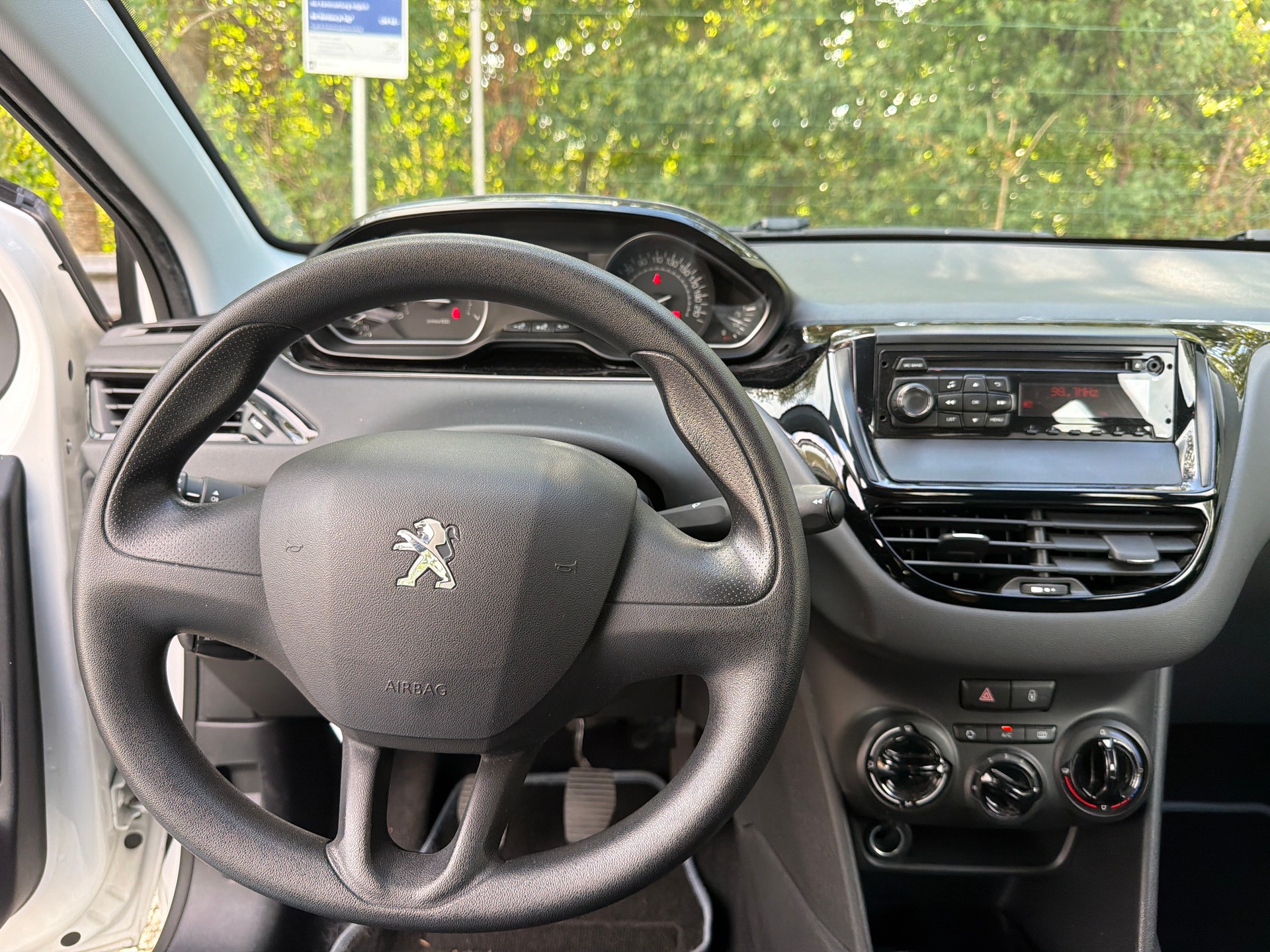 PEUGEOT 208 1.2 PureTech Urban Soul-image-5