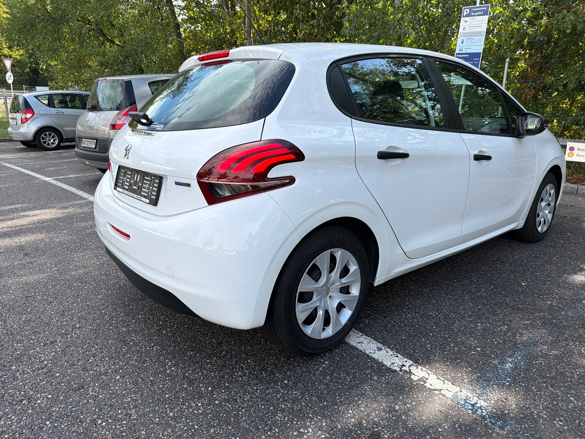 PEUGEOT 208 1.2 PureTech Urban Soul-image-2