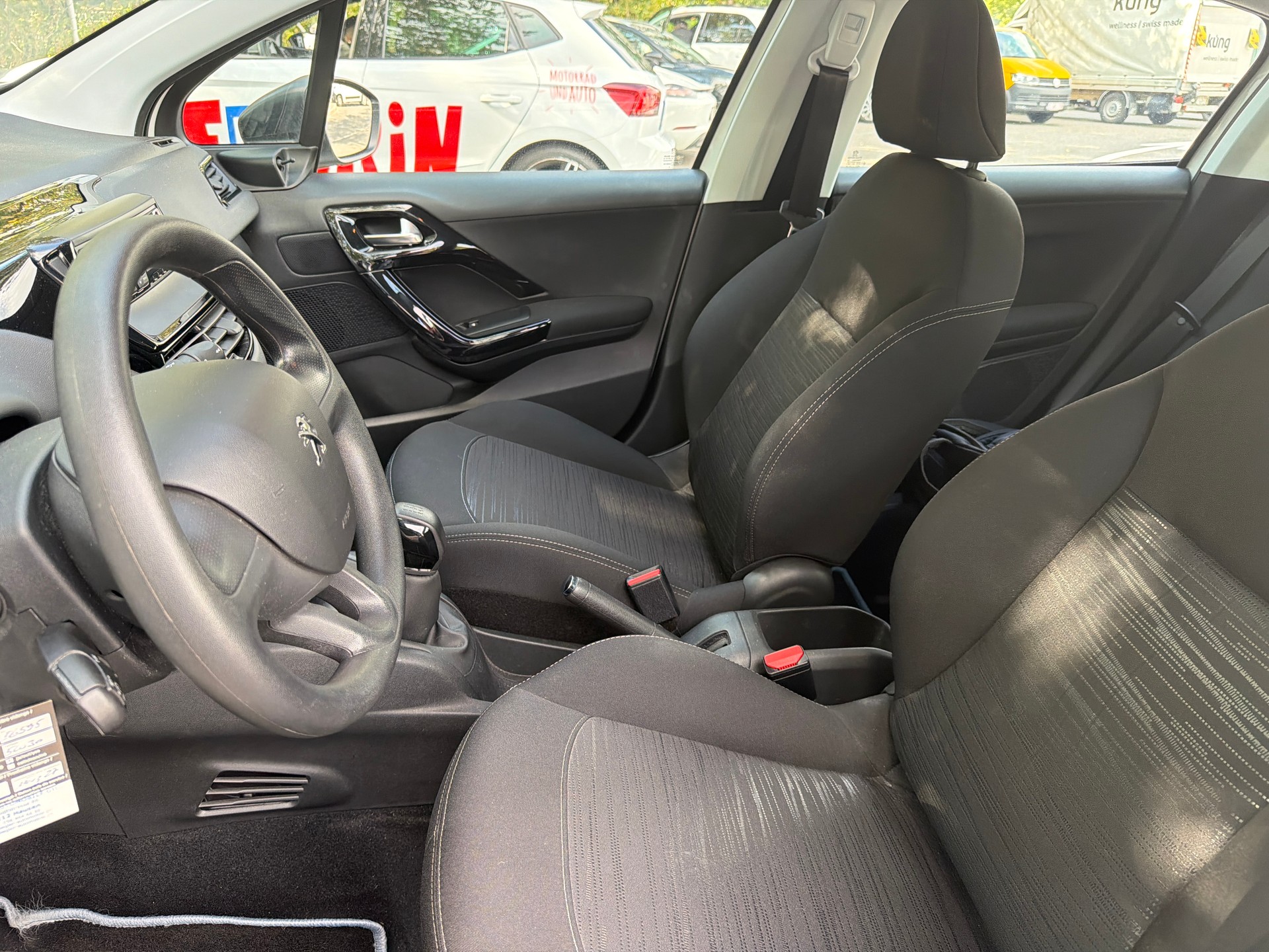 PEUGEOT 208 1.2 PureTech Urban Soul-image-7