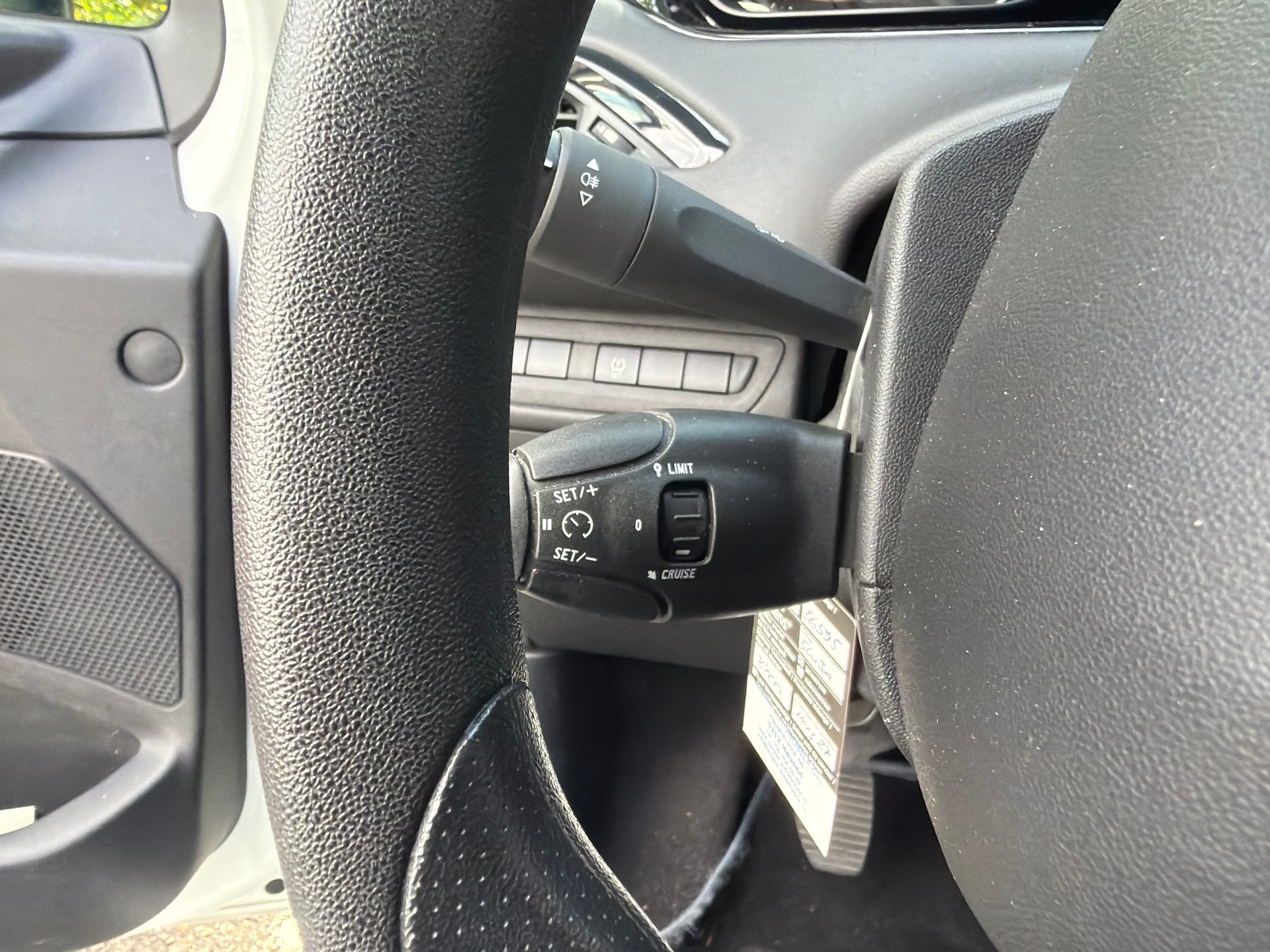 PEUGEOT 208 1.2 PureTech Urban Soul-image-6