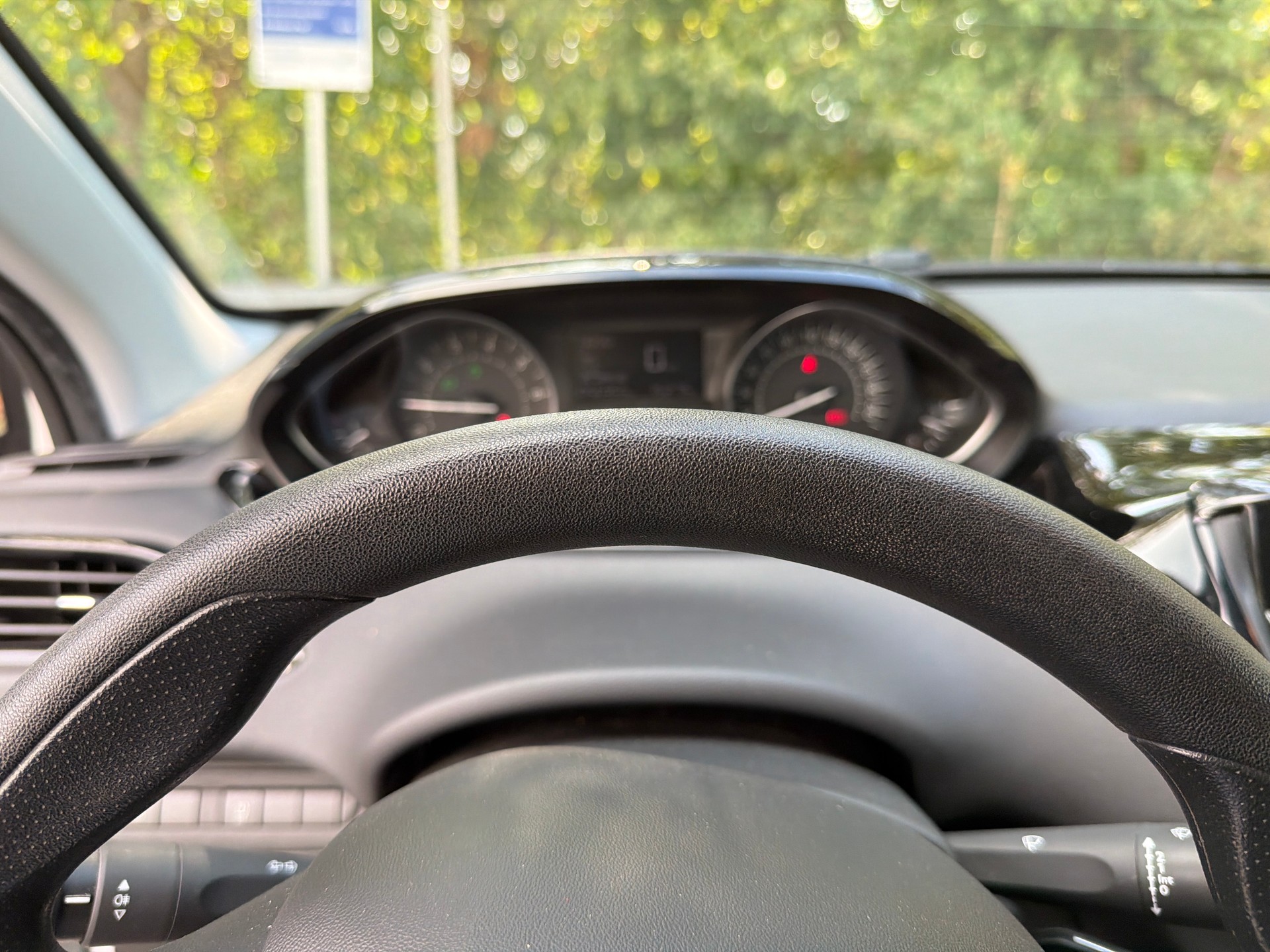 PEUGEOT 208 1.2 PureTech Urban Soul-image-4
