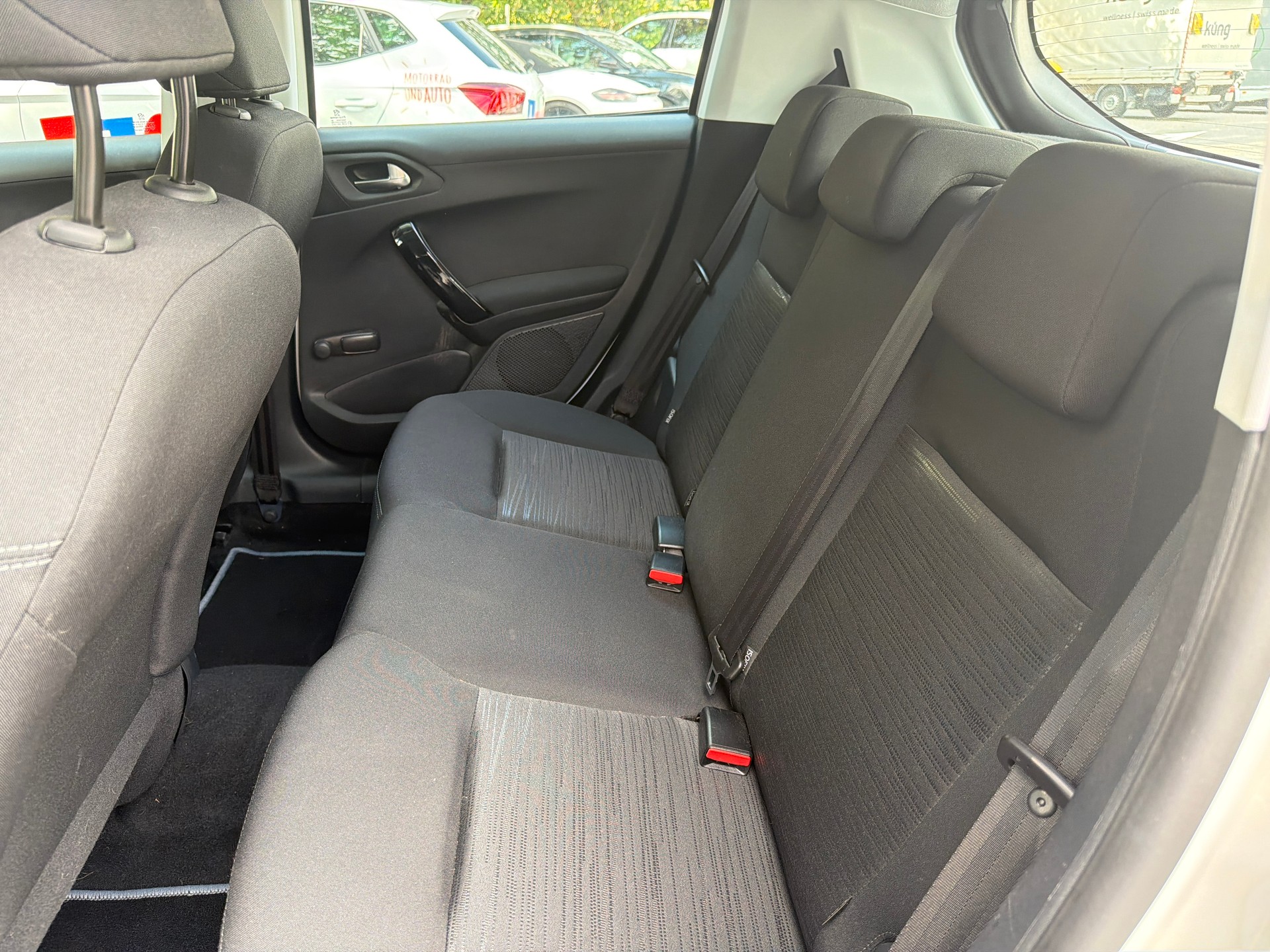 PEUGEOT 208 1.2 PureTech Urban Soul-image-8