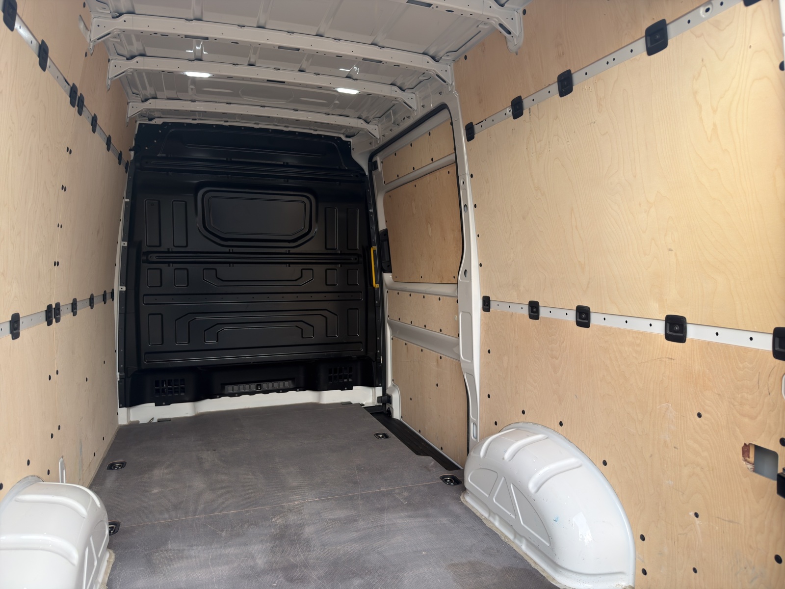 VW Crafter 35 2.0 TDI Entry L3 A-image-13