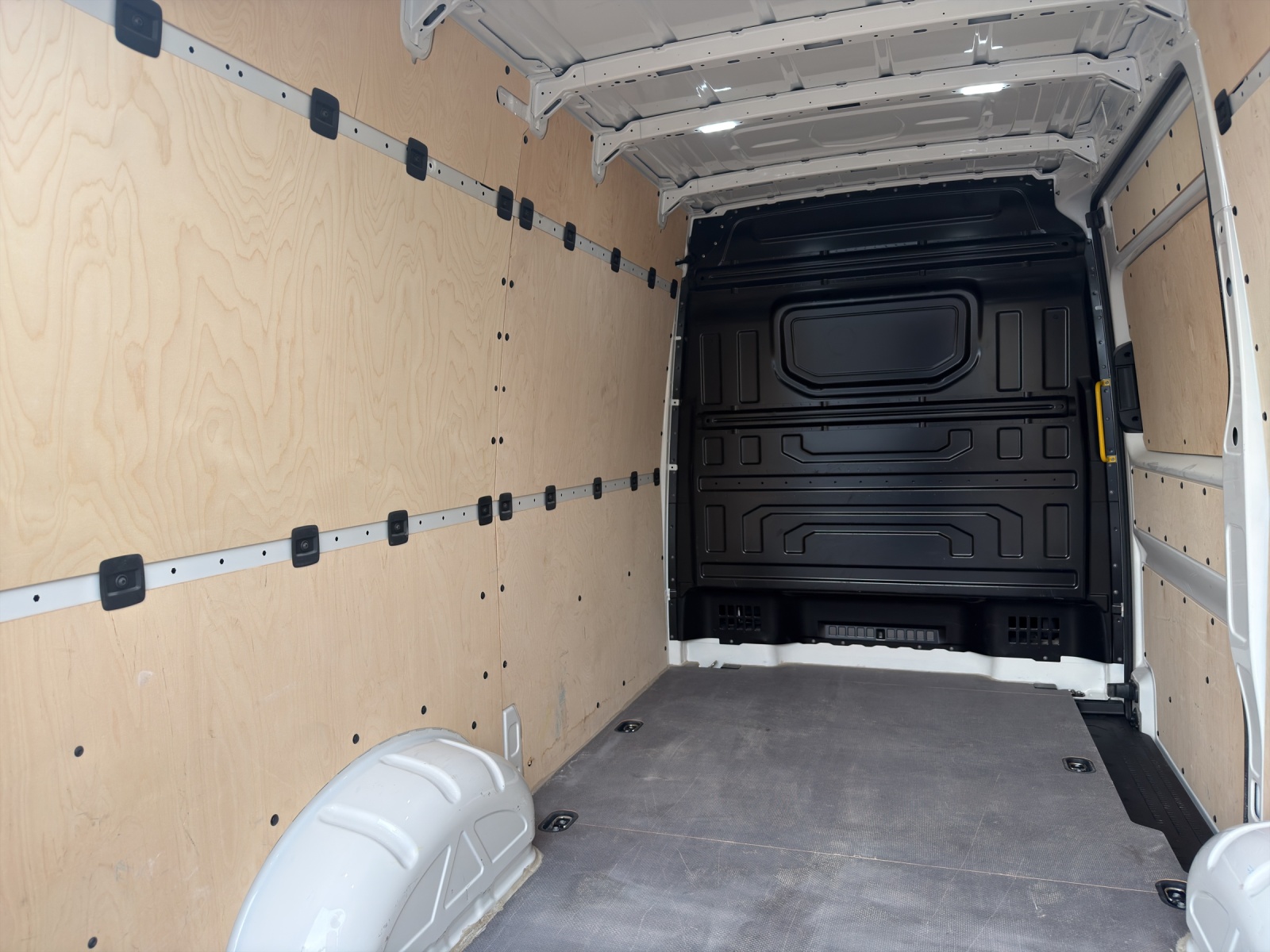 VW Crafter 35 2.0 TDI Entry L3 A-image-14