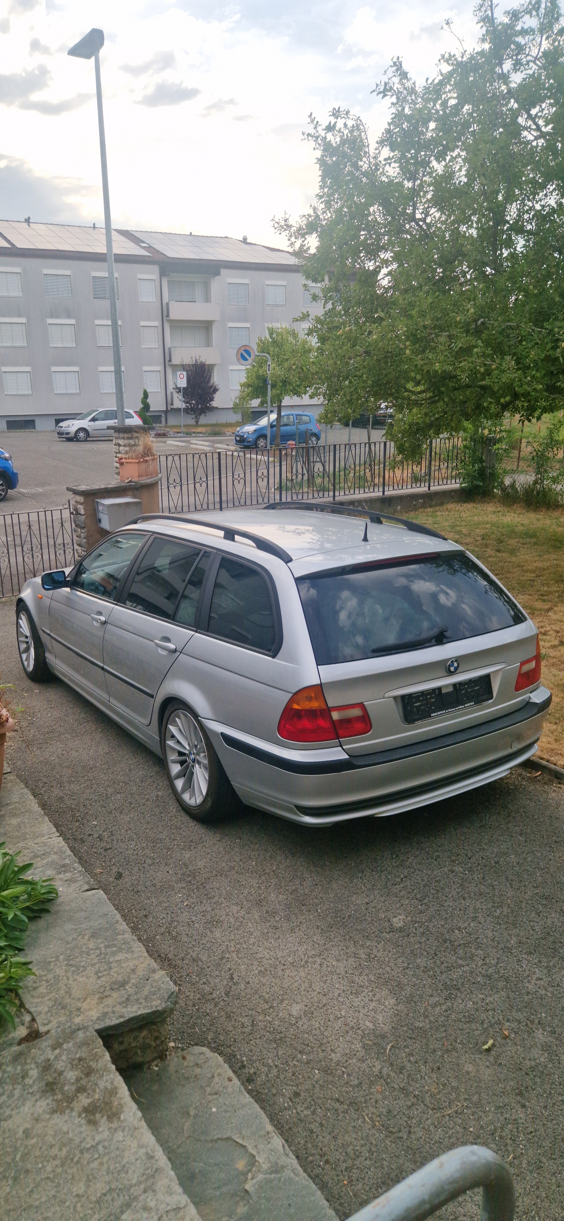 BMW 320d-image-1