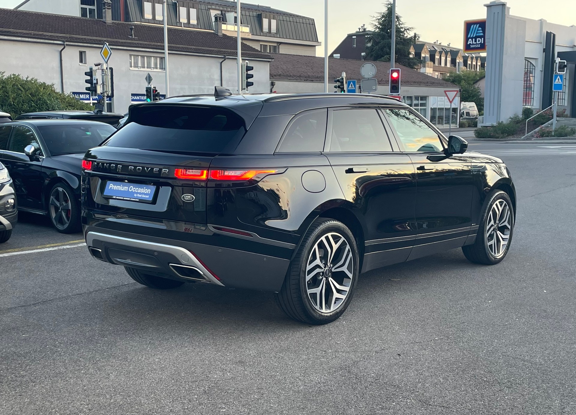 LAND ROVER Range Rover Velar R-Dynamic P 300 Automatic-image-3