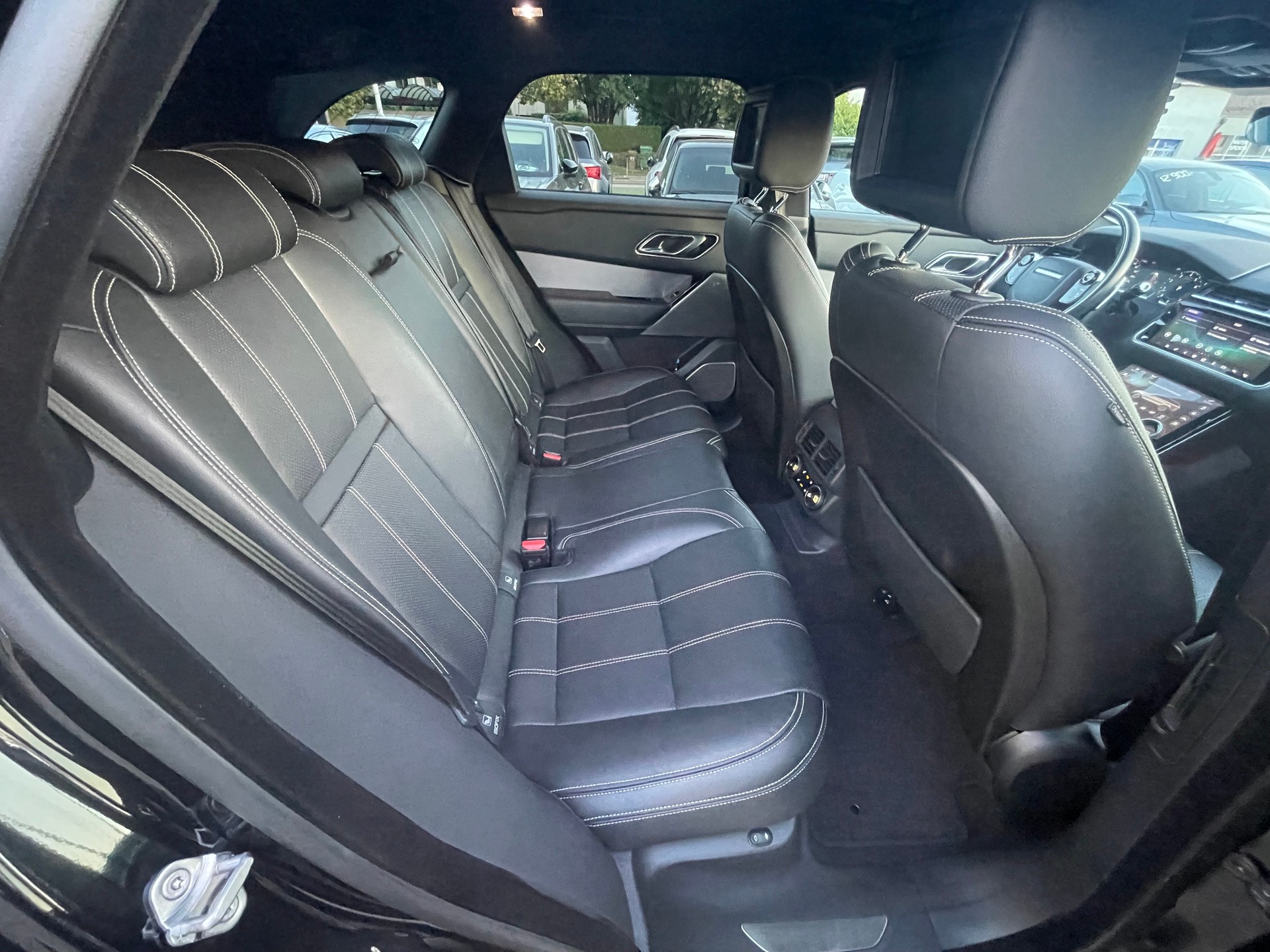 LAND ROVER Range Rover Velar R-Dynamic P 300 Automatic-image-6