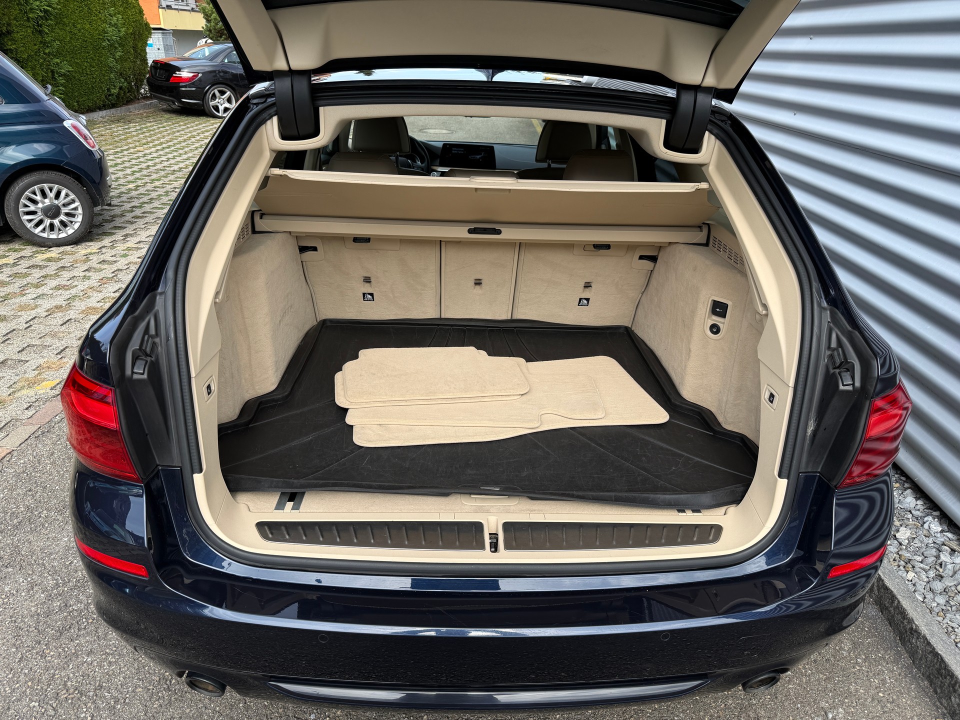 BMW 530d xDrive Touring Sport Line Steptronic Individual-image-8