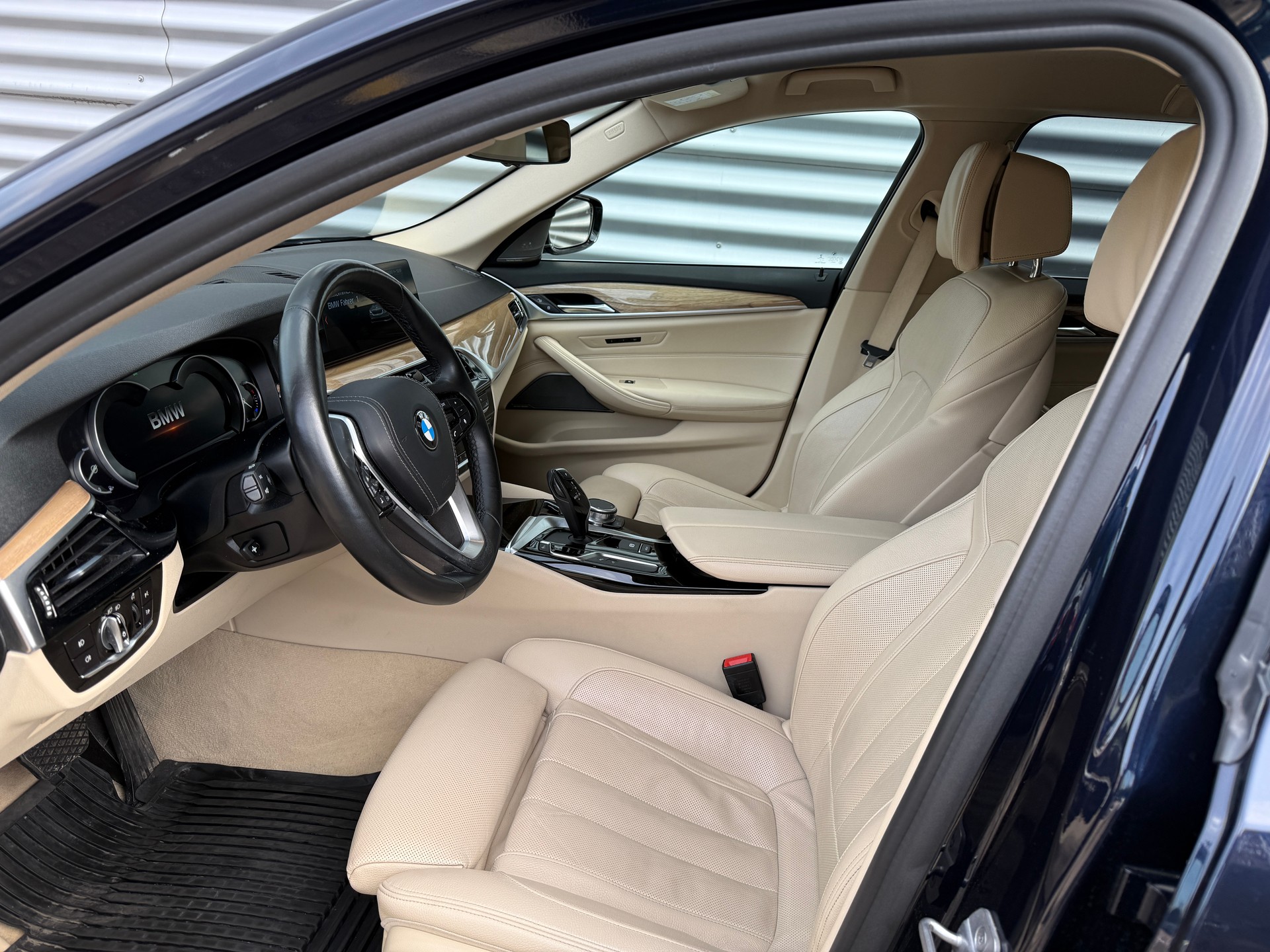 BMW 530d xDrive Touring Sport Line Steptronic Individual-image-3