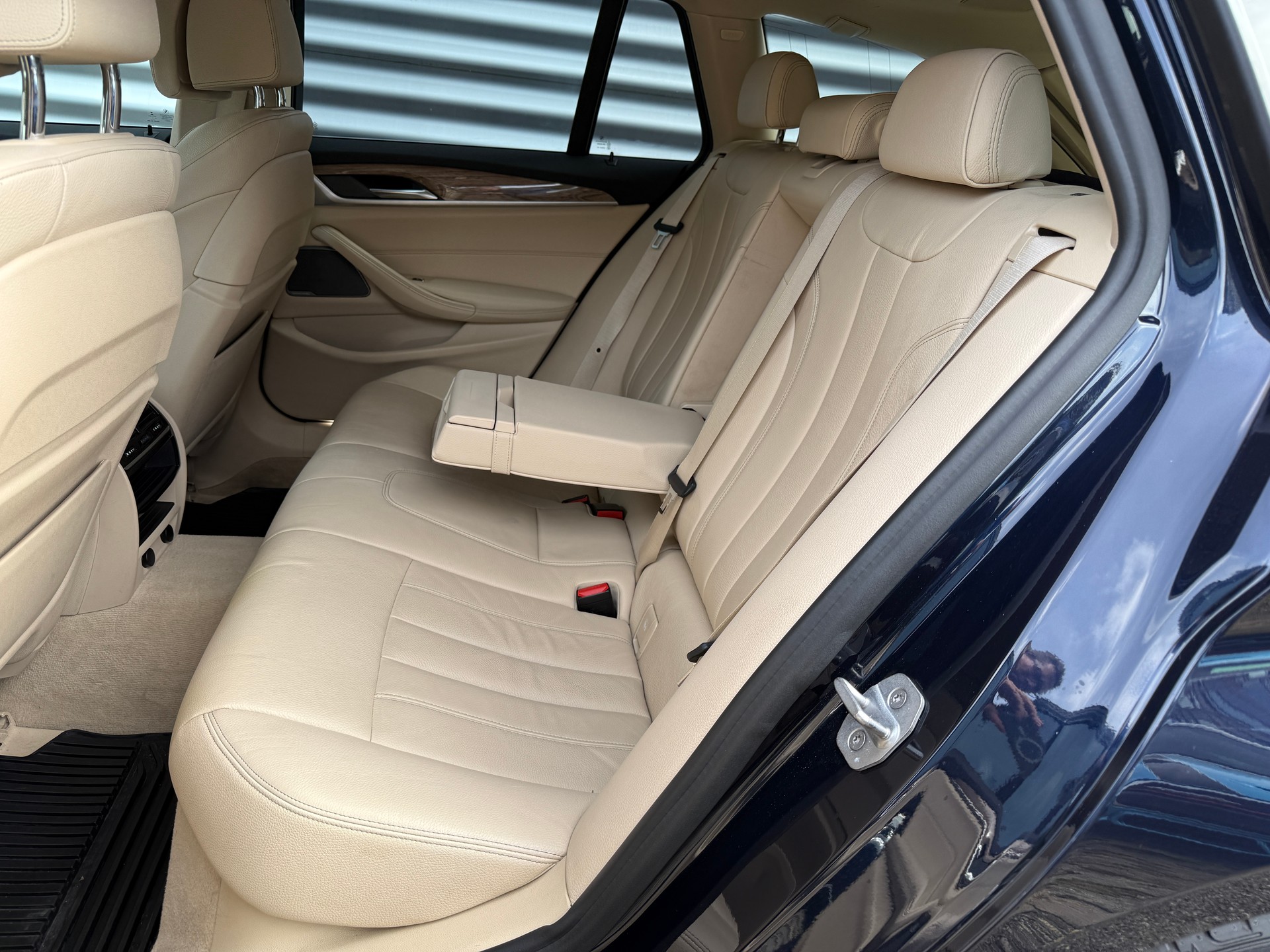 BMW 530d xDrive Touring Sport Line Steptronic Individual-image-4