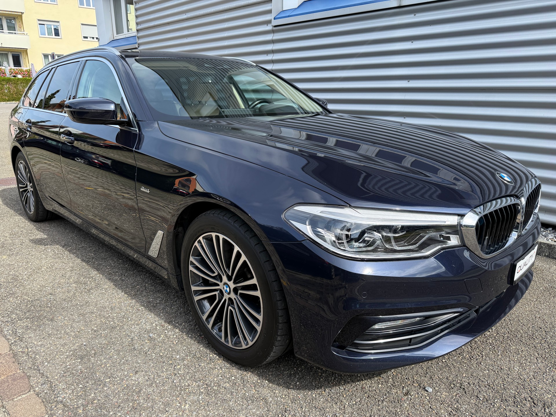 BMW 530d xDrive Touring Sport Line Steptronic Individual-image-11