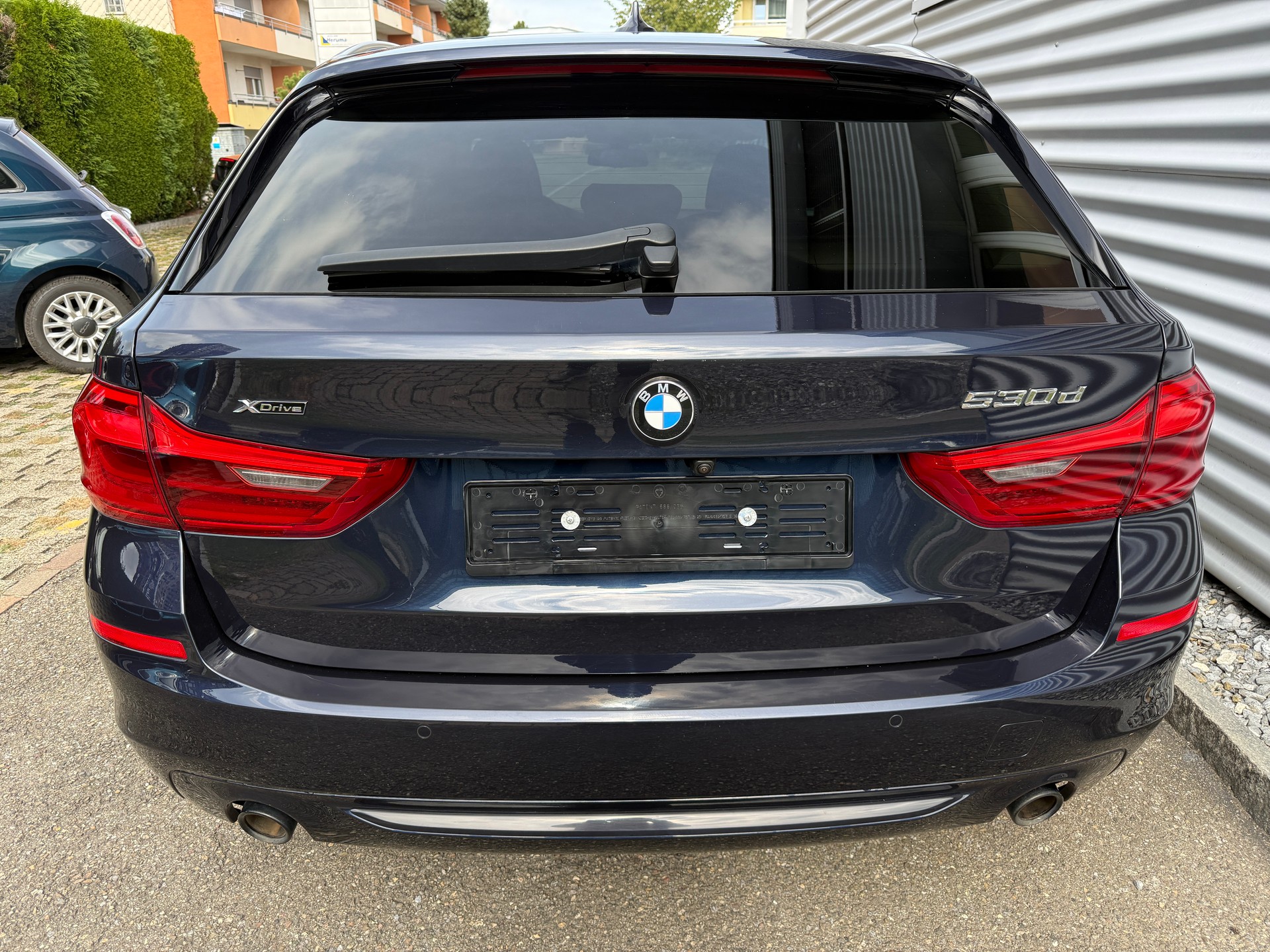 BMW 530d xDrive Touring Sport Line Steptronic Individual-image-10