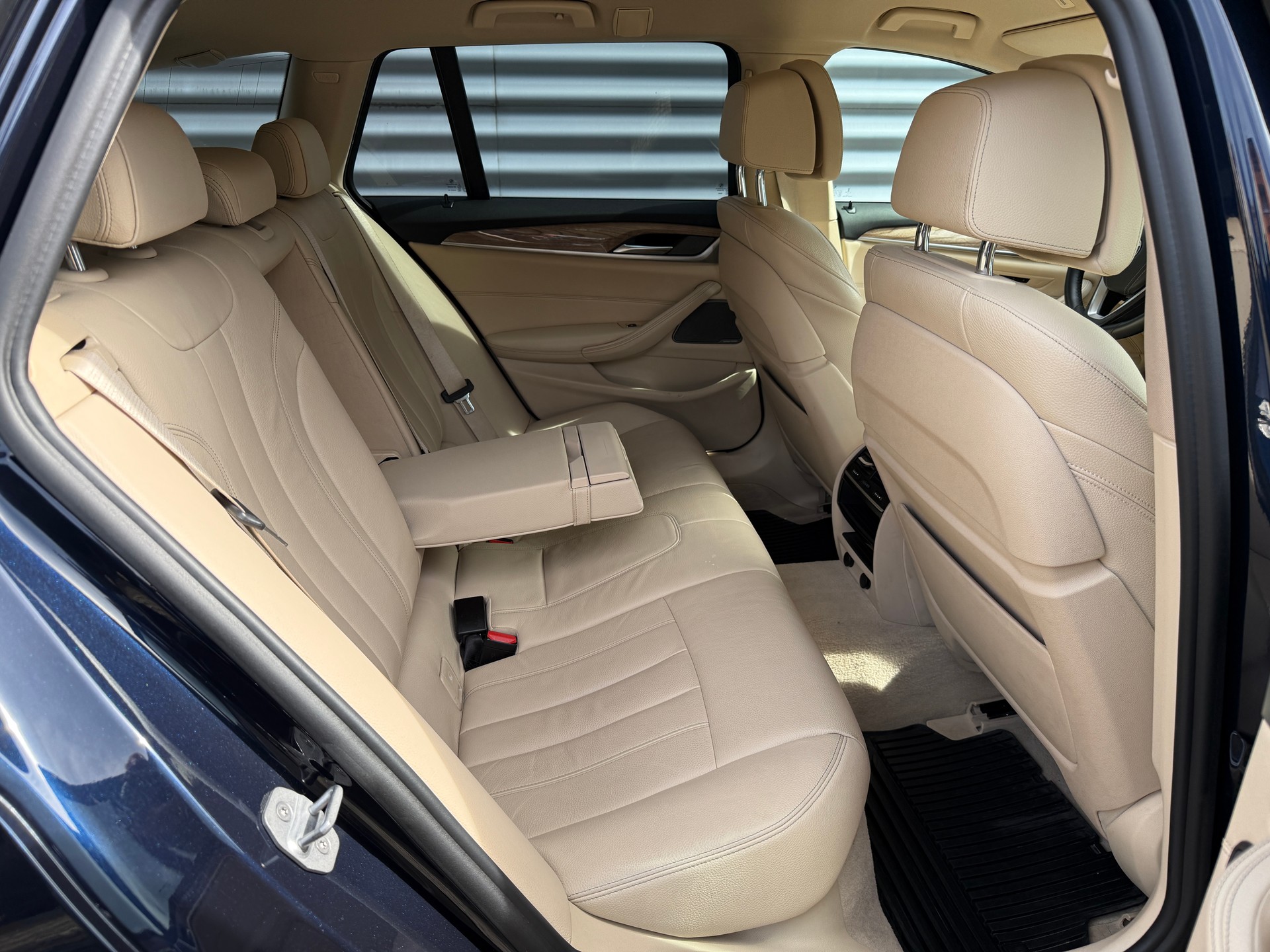 BMW 530d xDrive Touring Sport Line Steptronic Individual-image-7
