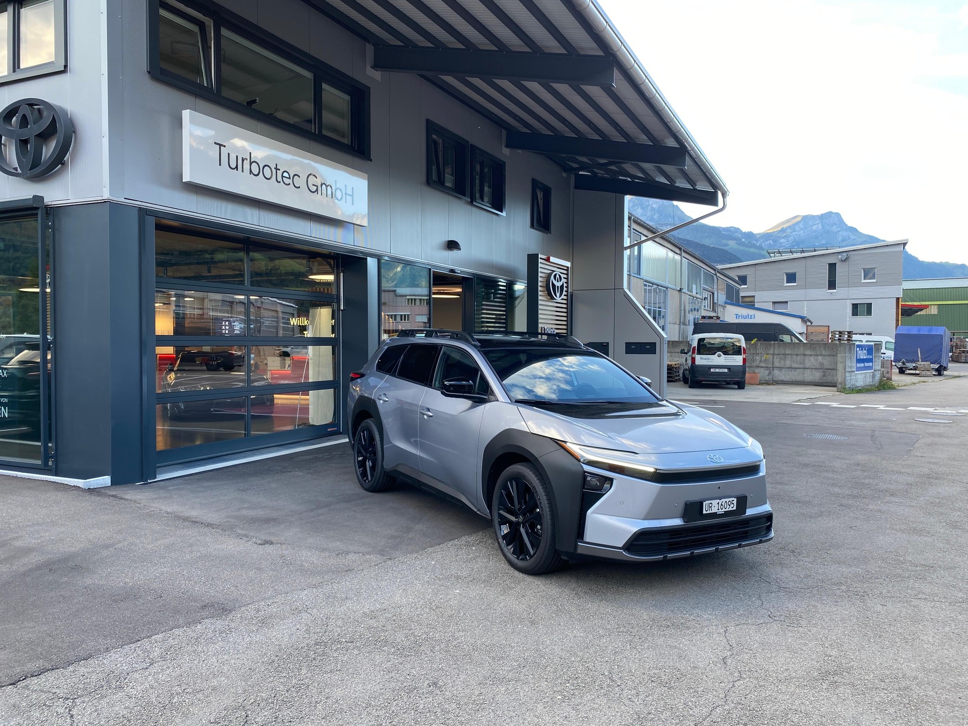 TOYOTA bZ4X Touring Premium AWD-image-17