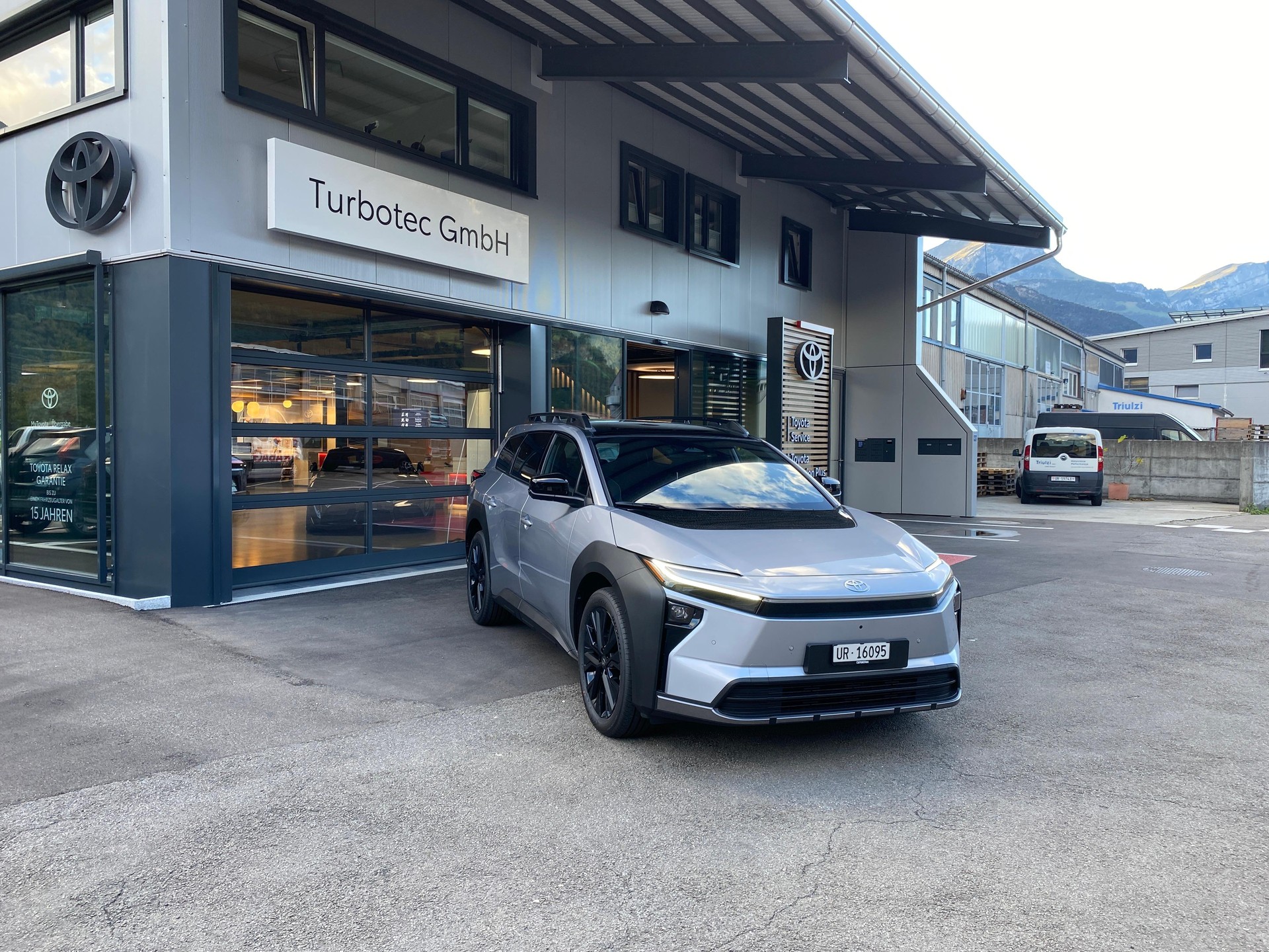 TOYOTA bZ4X Touring Premium AWD-image-16