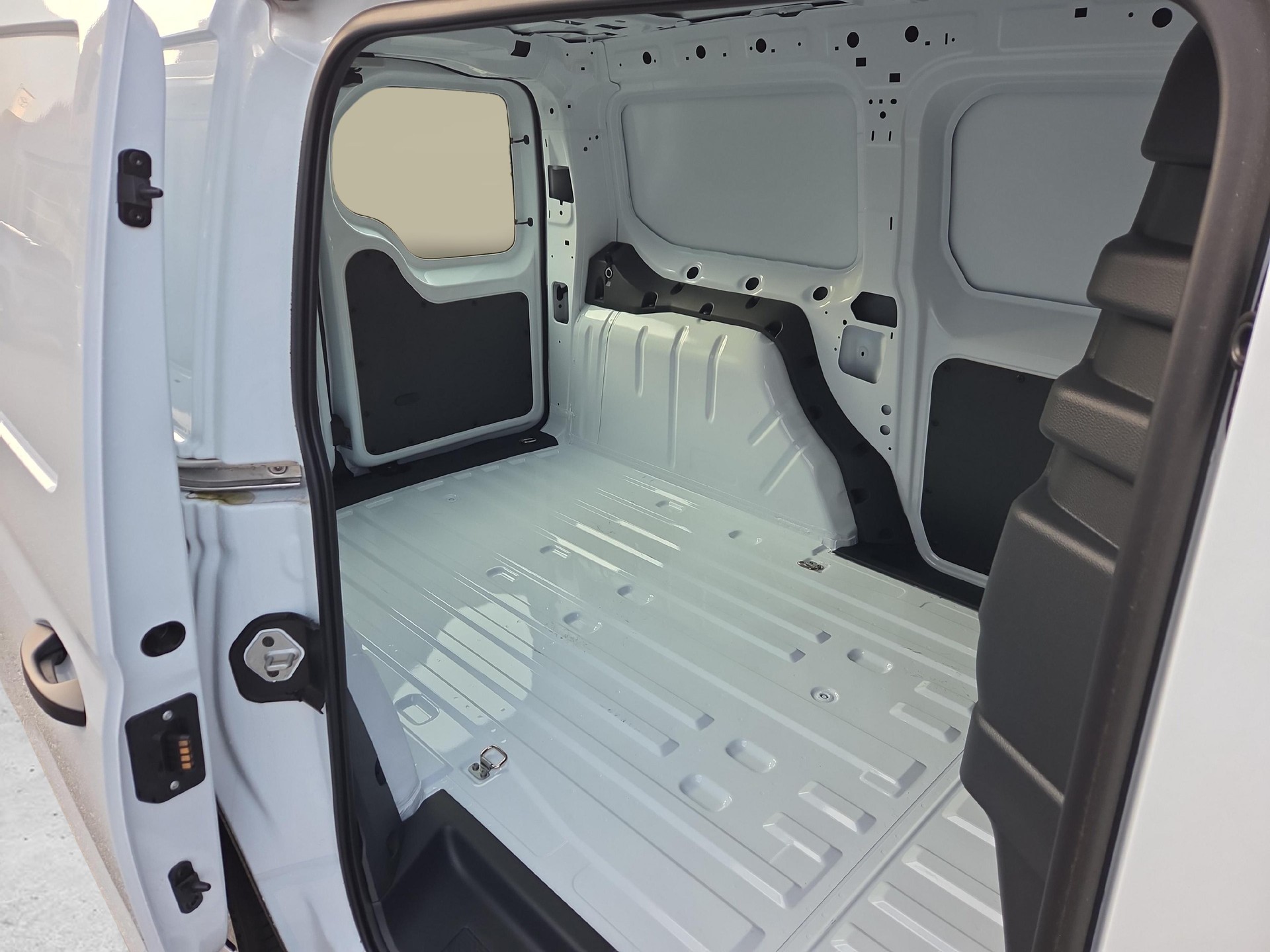FORD Grand Transit Connect Kaw. 1.5 EcoBoost 150 Trend PHEV-image-10