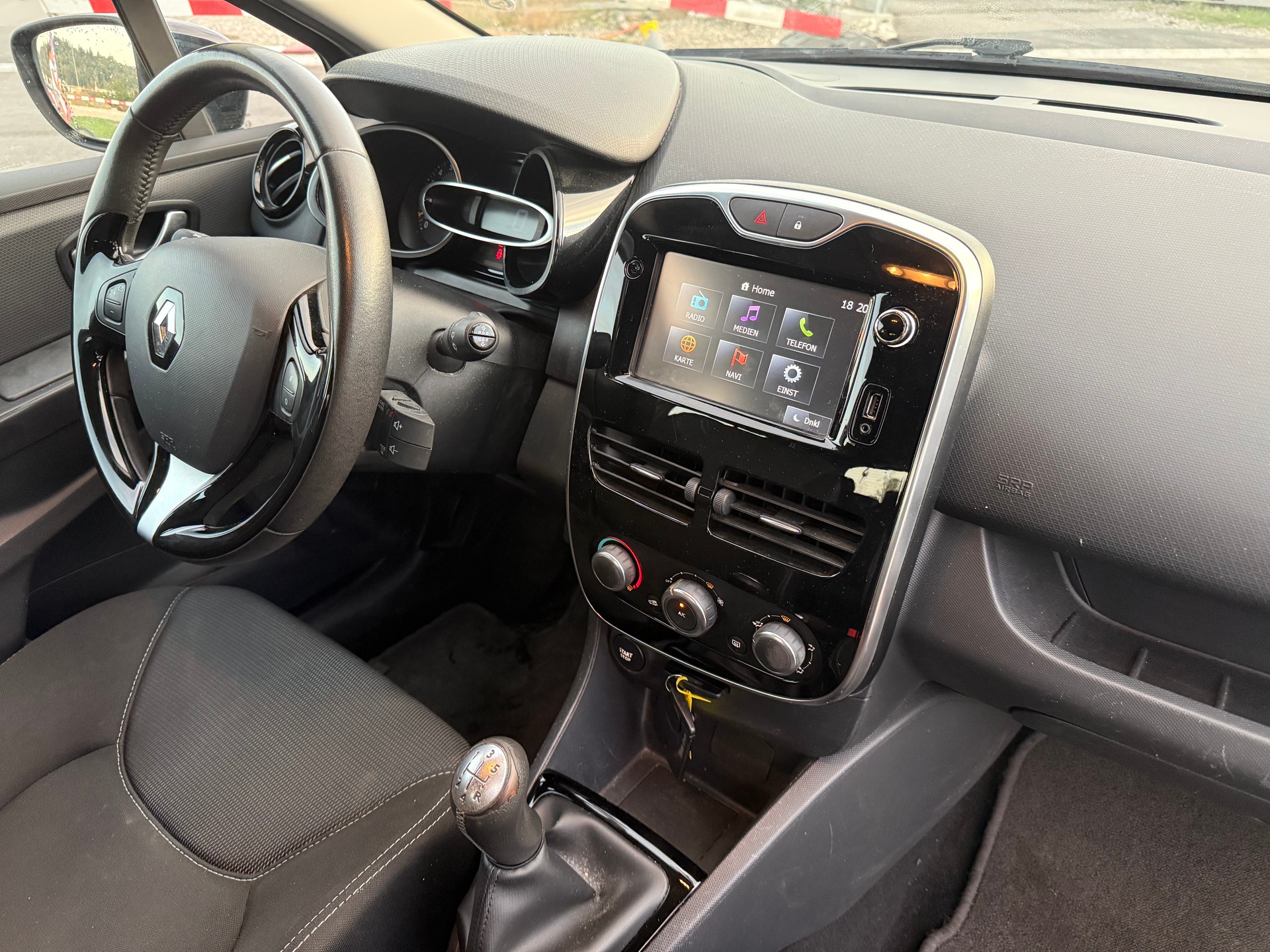 RENAULT Clio 1.2 16V Expression-image-11