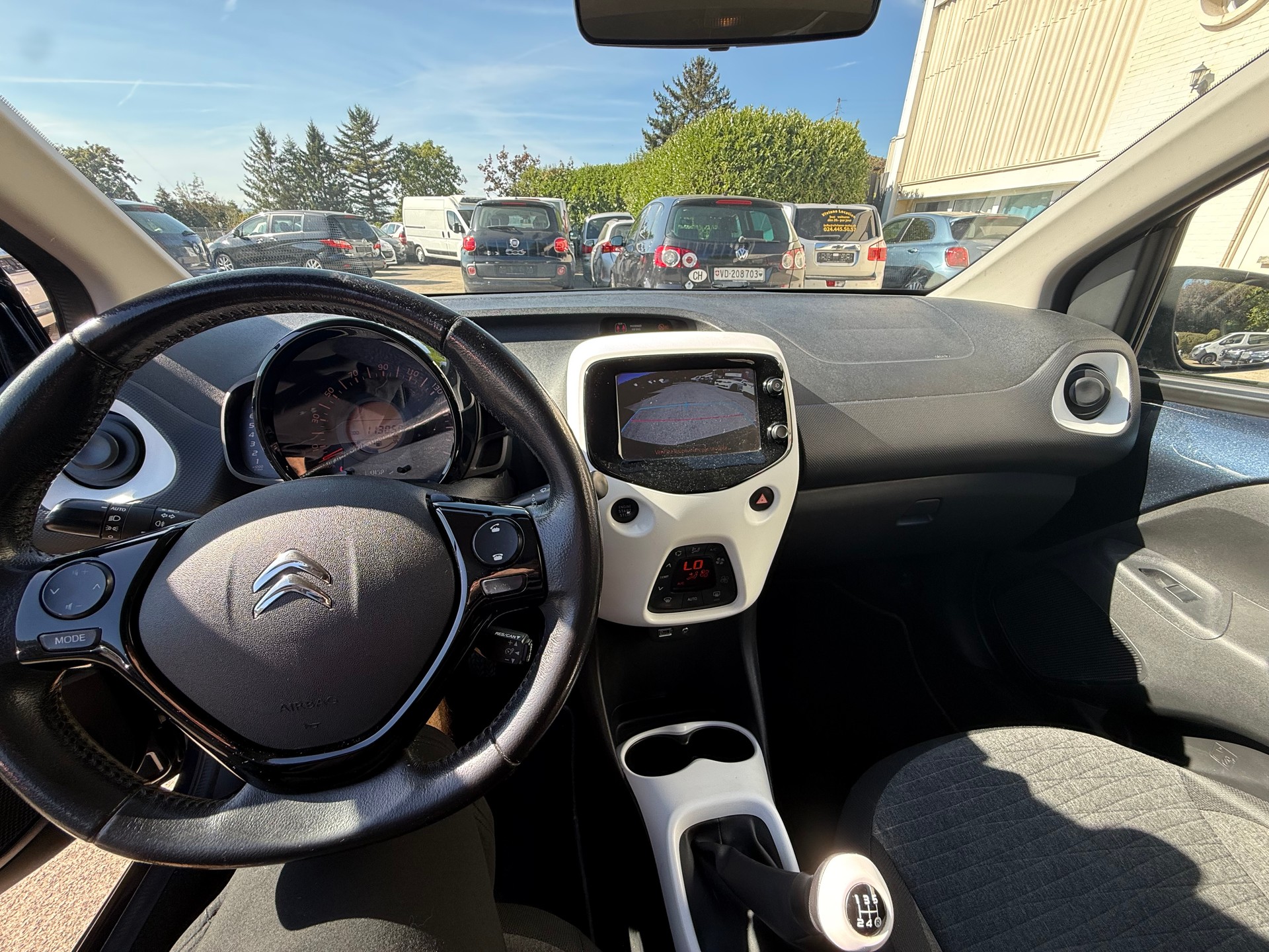 CITROEN C1 1.2 VTi Shine-image-8