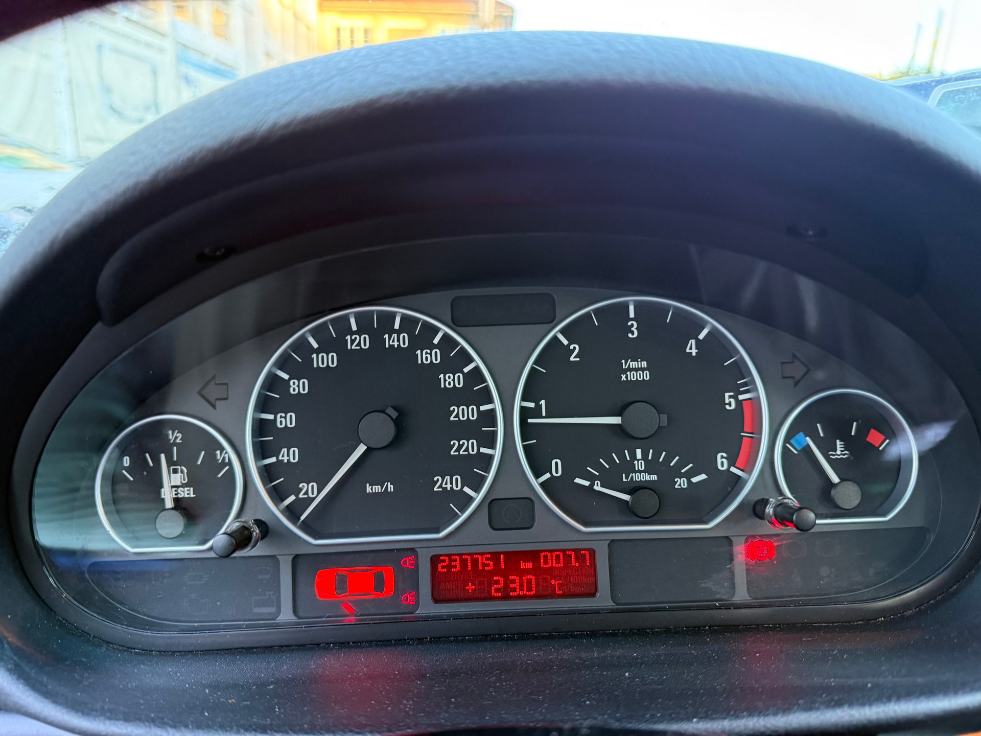 BMW 320d-image-13