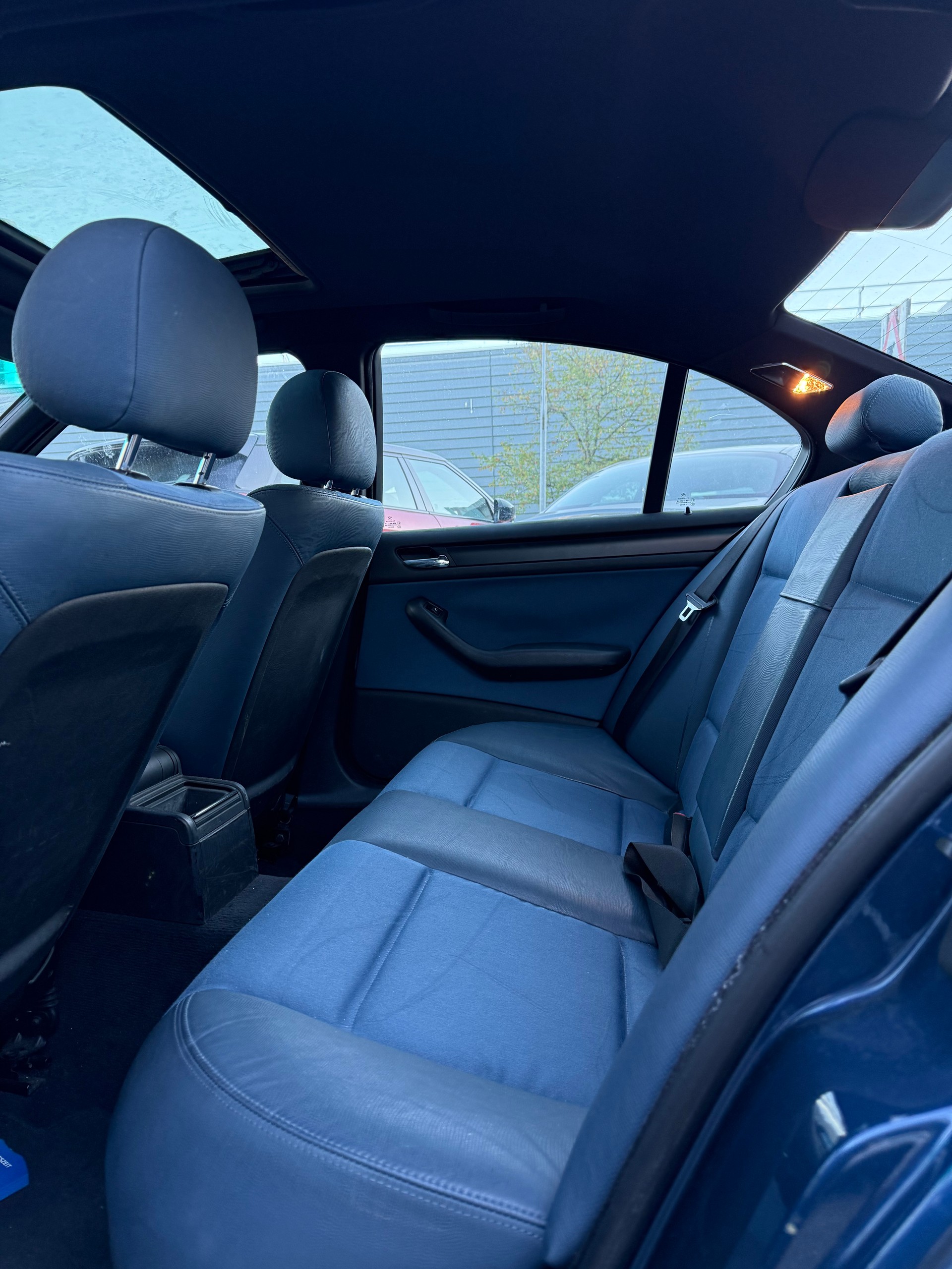 BMW 320d-image-5