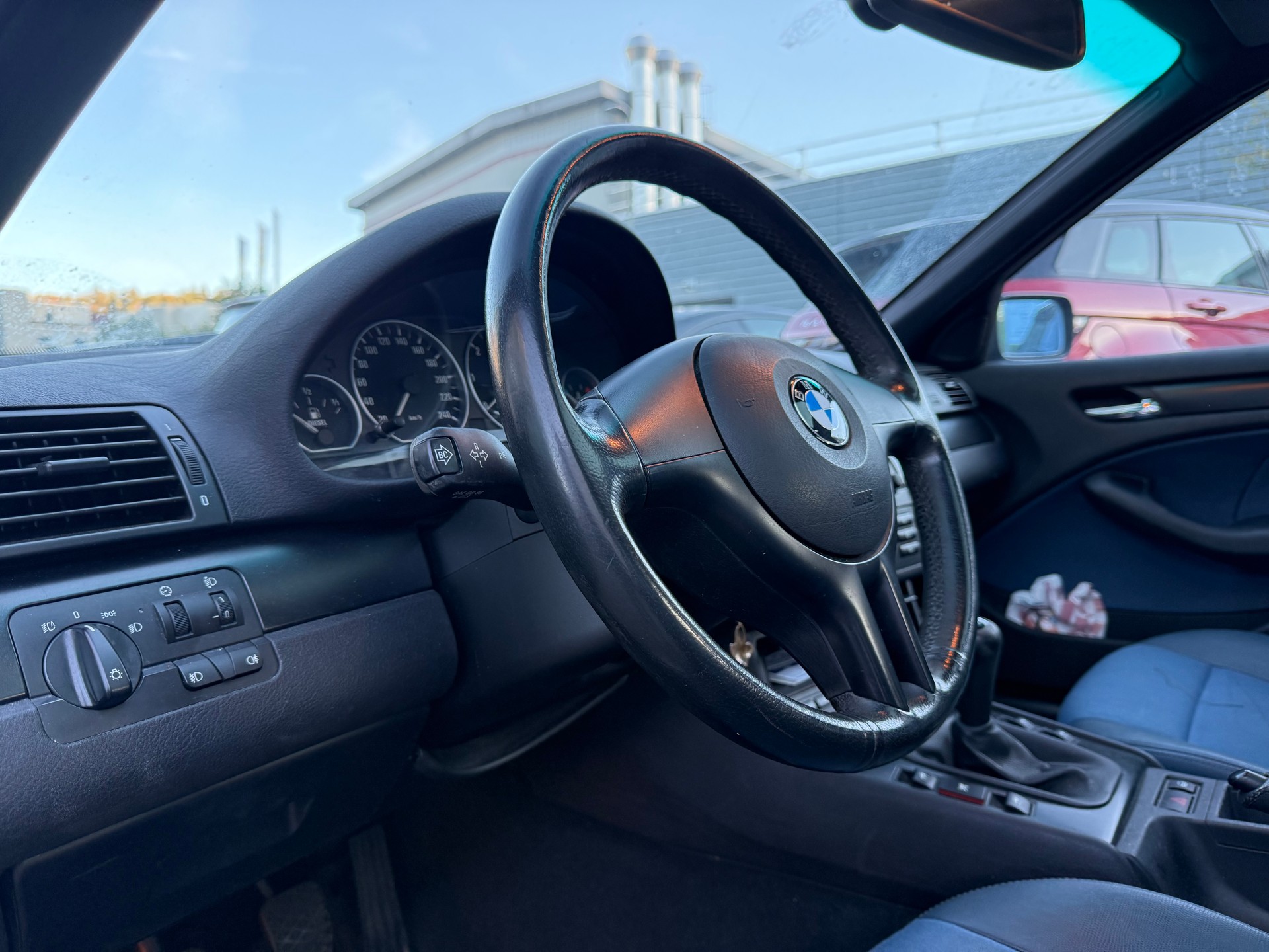 BMW 320d-image-7
