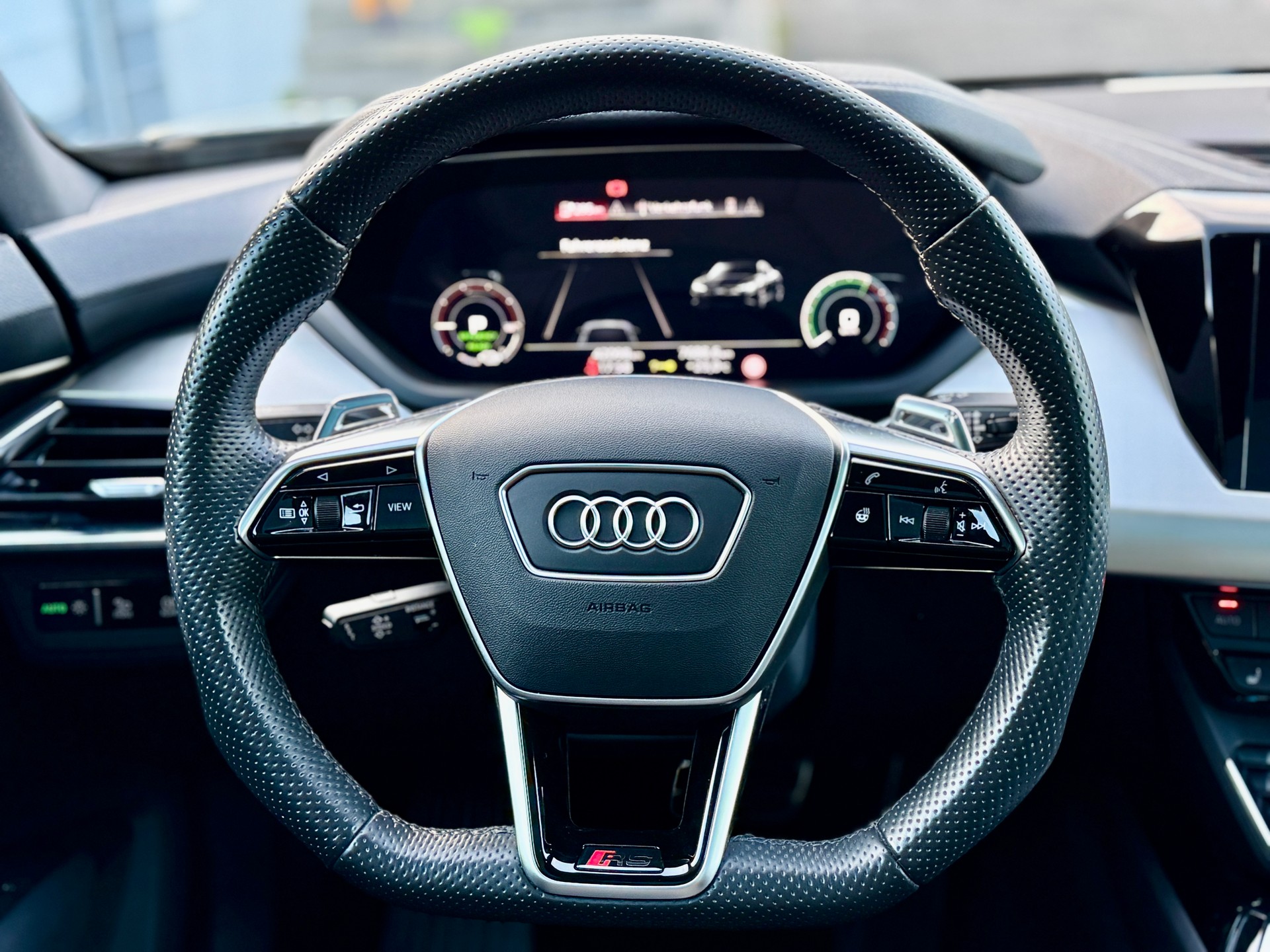 AUDI RS e-tron GT quattro 599PS Black&Black-image-13